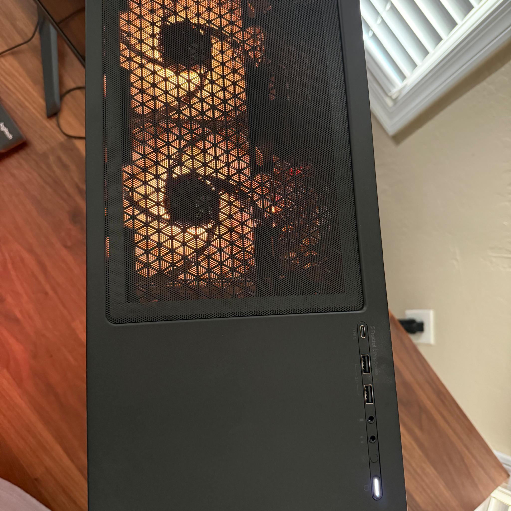 On Sale! Like New Gaming PC. Ryzen 5 7500F, Radeon RX 6800, 32GB Ram and 1TB SSD