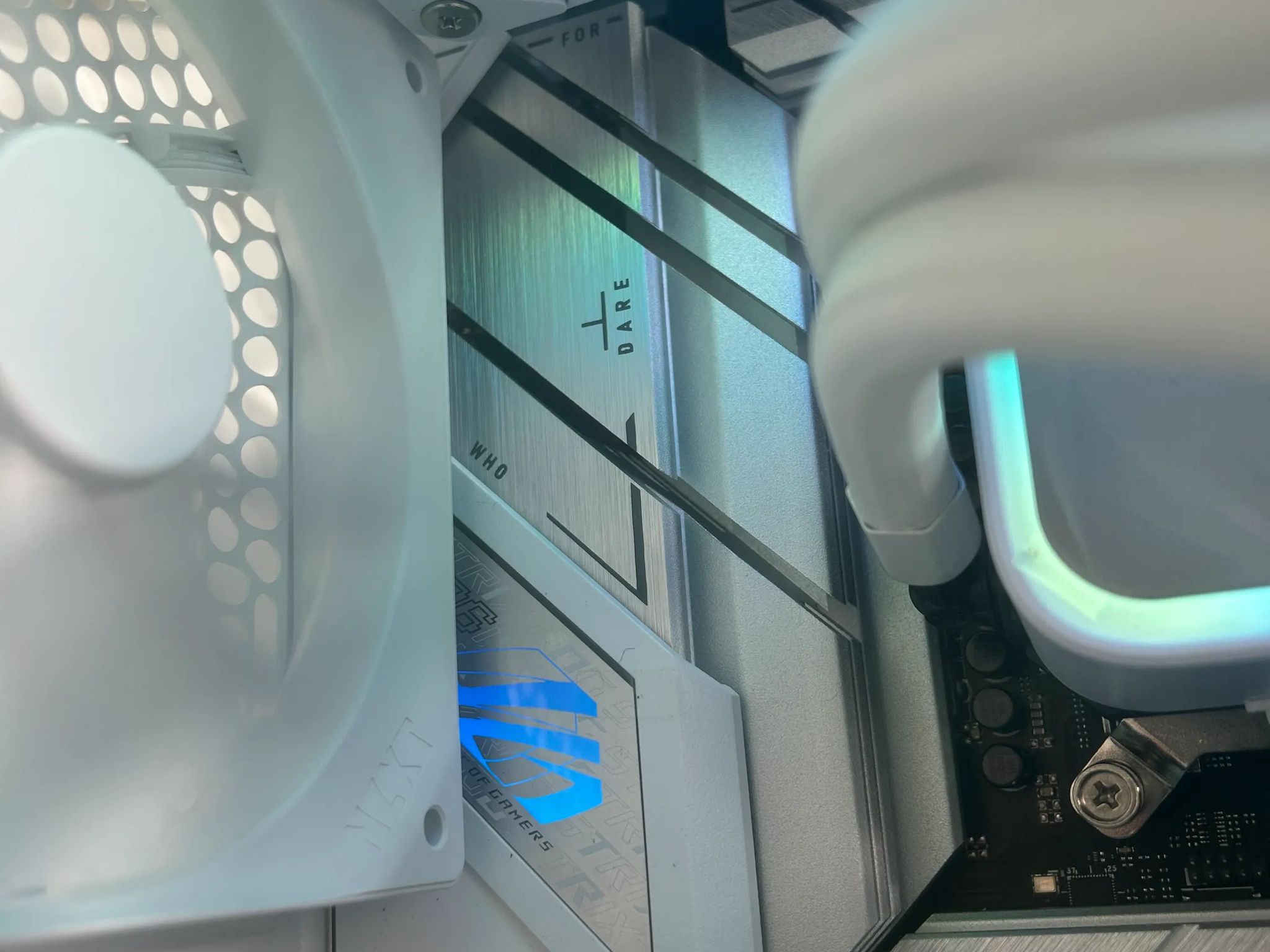 //COSMIC// All White Gaming PC - AMD Ryzen 7 7700 | RTX 5070 12GB | 32GB DDR5 | 2TB SSD