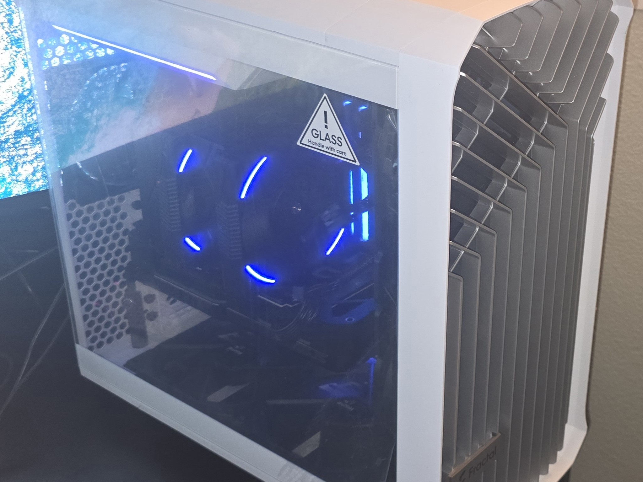 BLACK AND WHITE ENTRY GAMING/STREAMING PC FOR 1440P: 4070, I-7 13700KF, 32gb DDR5, 2TB SN850X