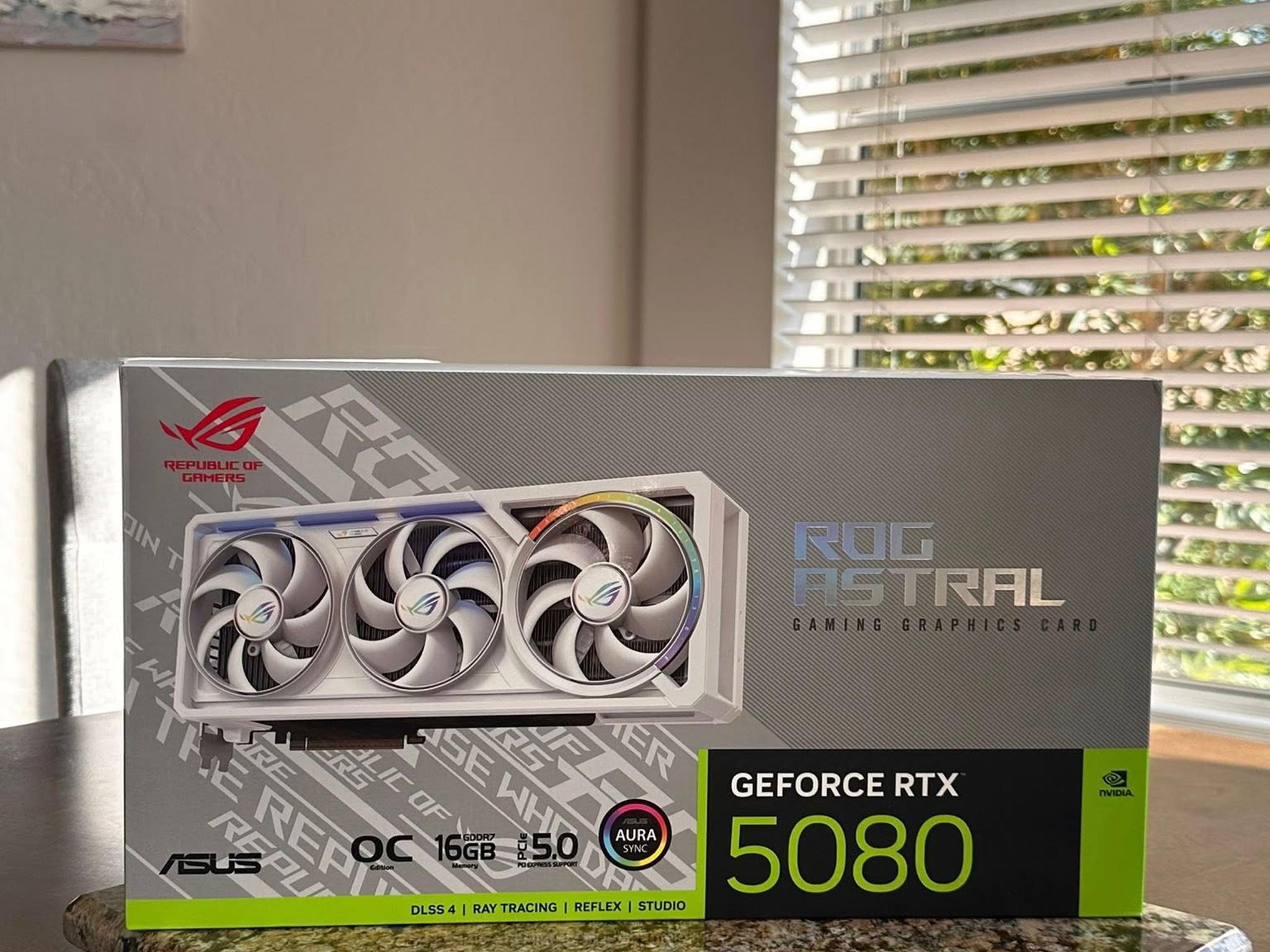 ASUS ROG Astral GeForce RTX 5080 16GB GDDR7 OC Edition WHITE