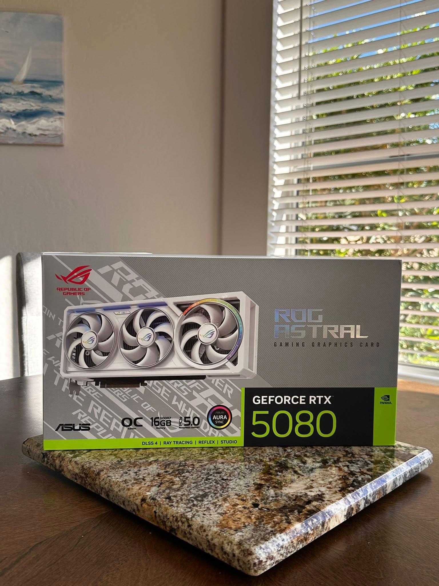 ASUS ROG Astral GeForce RTX 5080 16GB GDDR7 OC Edition WHITE