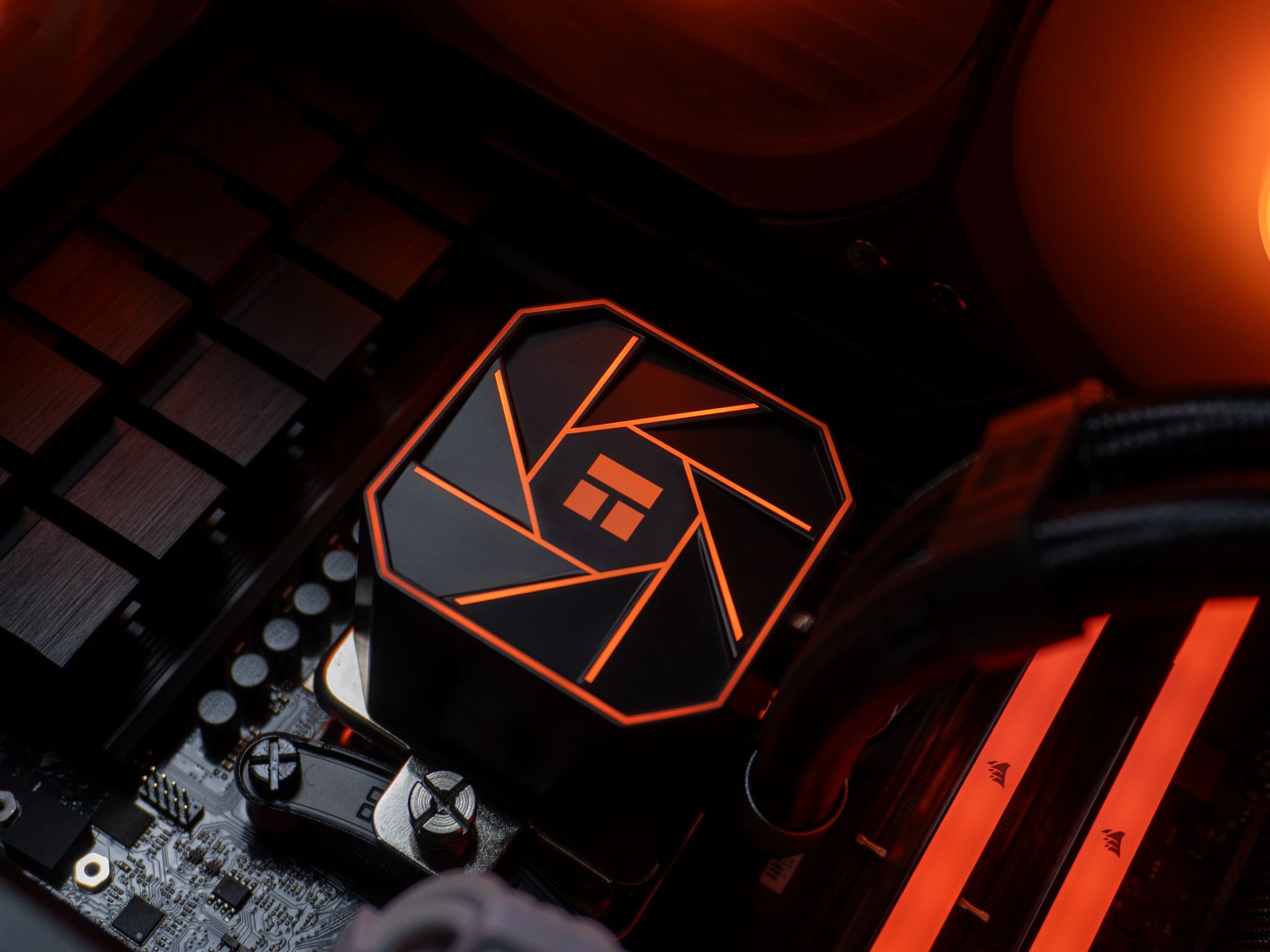 🔥RX 9070XT + Ryzen 7 7800X3D | 32GB DDR5 | 2 TB SSD | Wifi 6 & Bluetooth🔥