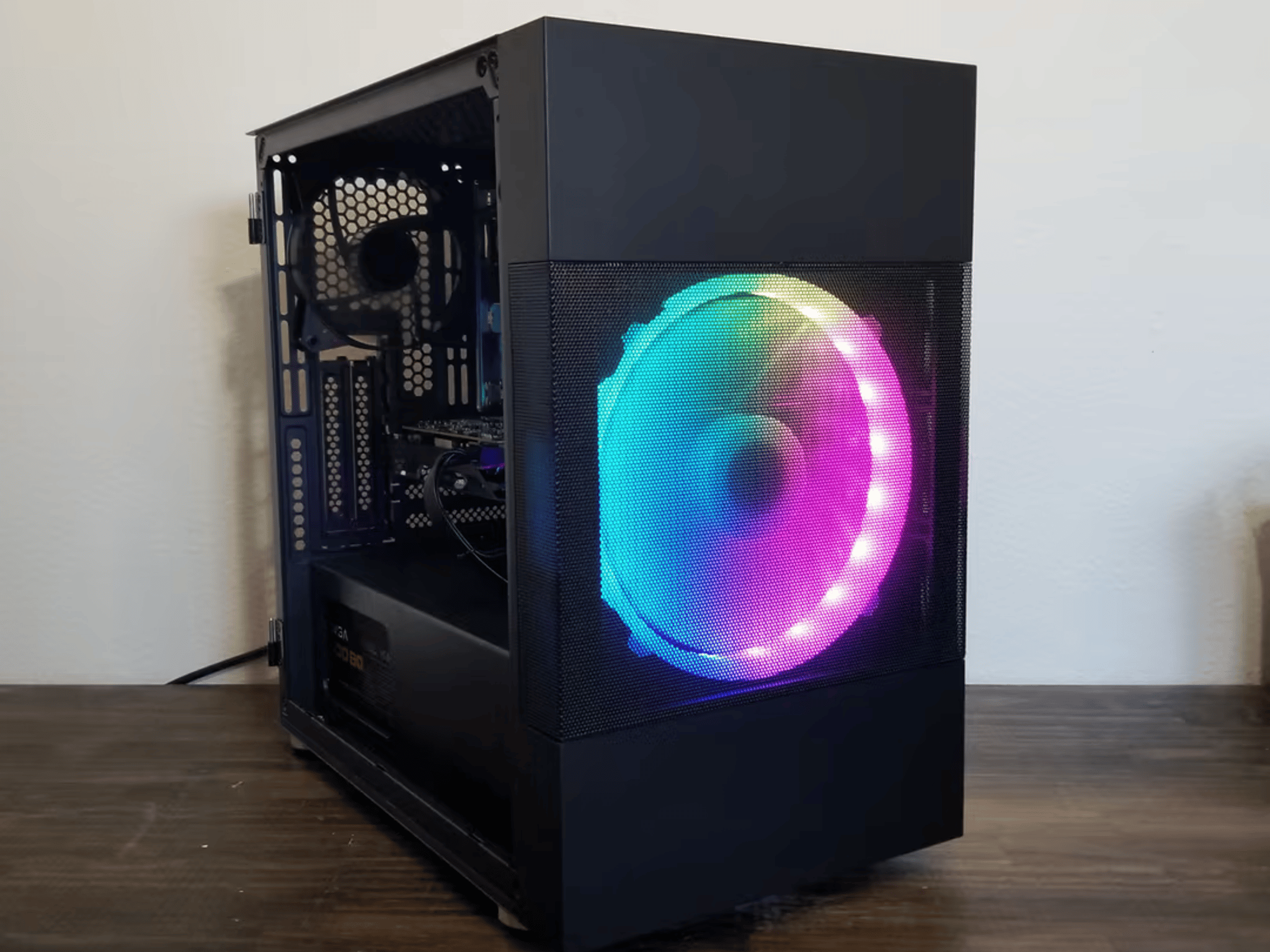 Intel Core i3 8300 // EVGA GeForce GTX 960 2G // Crucial 4x4 16GB // 480GB SSD