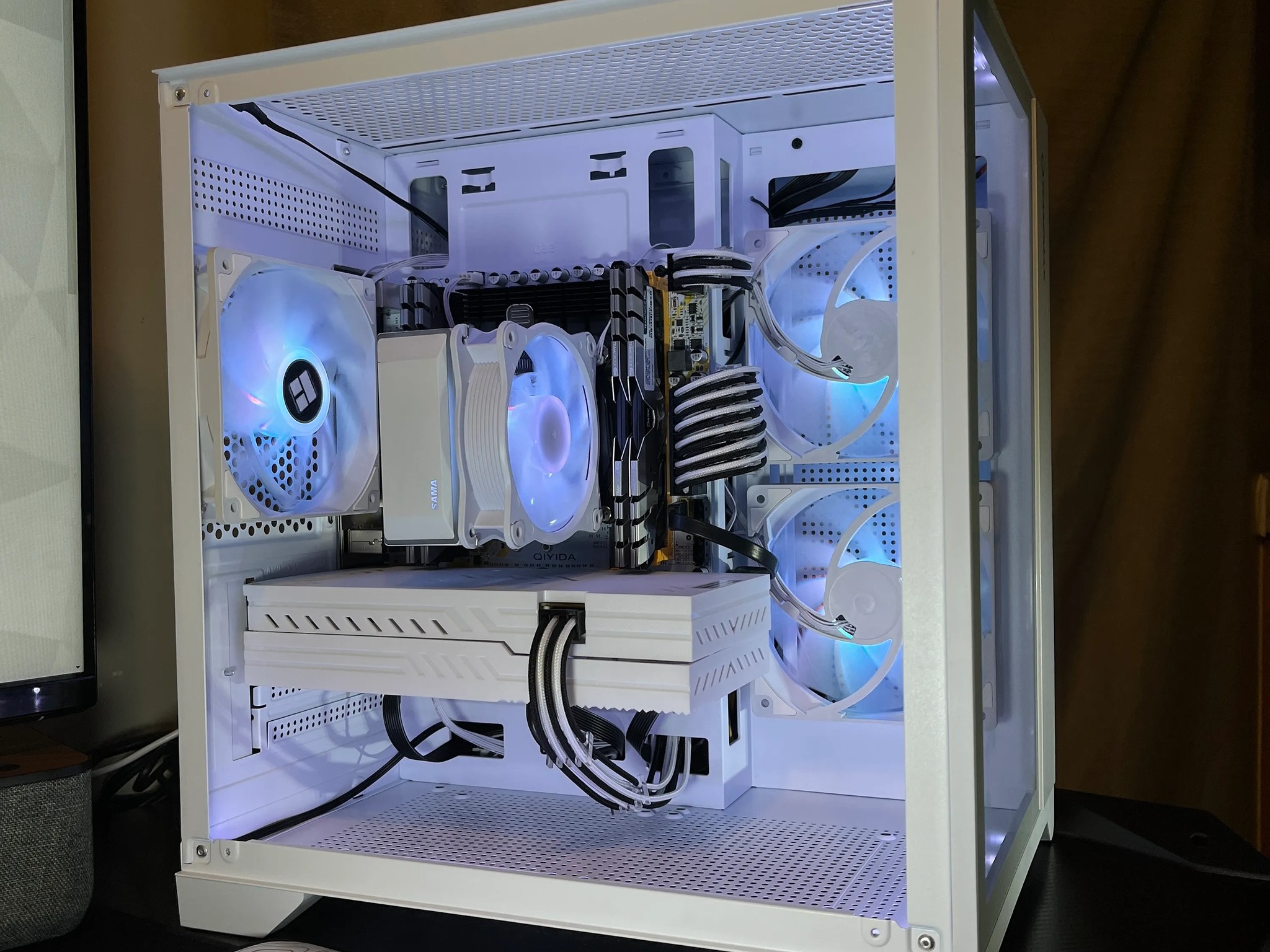 ⬜ White and RGB Gaming PC | Intel Xeon E5-2670 v3 & RX 580