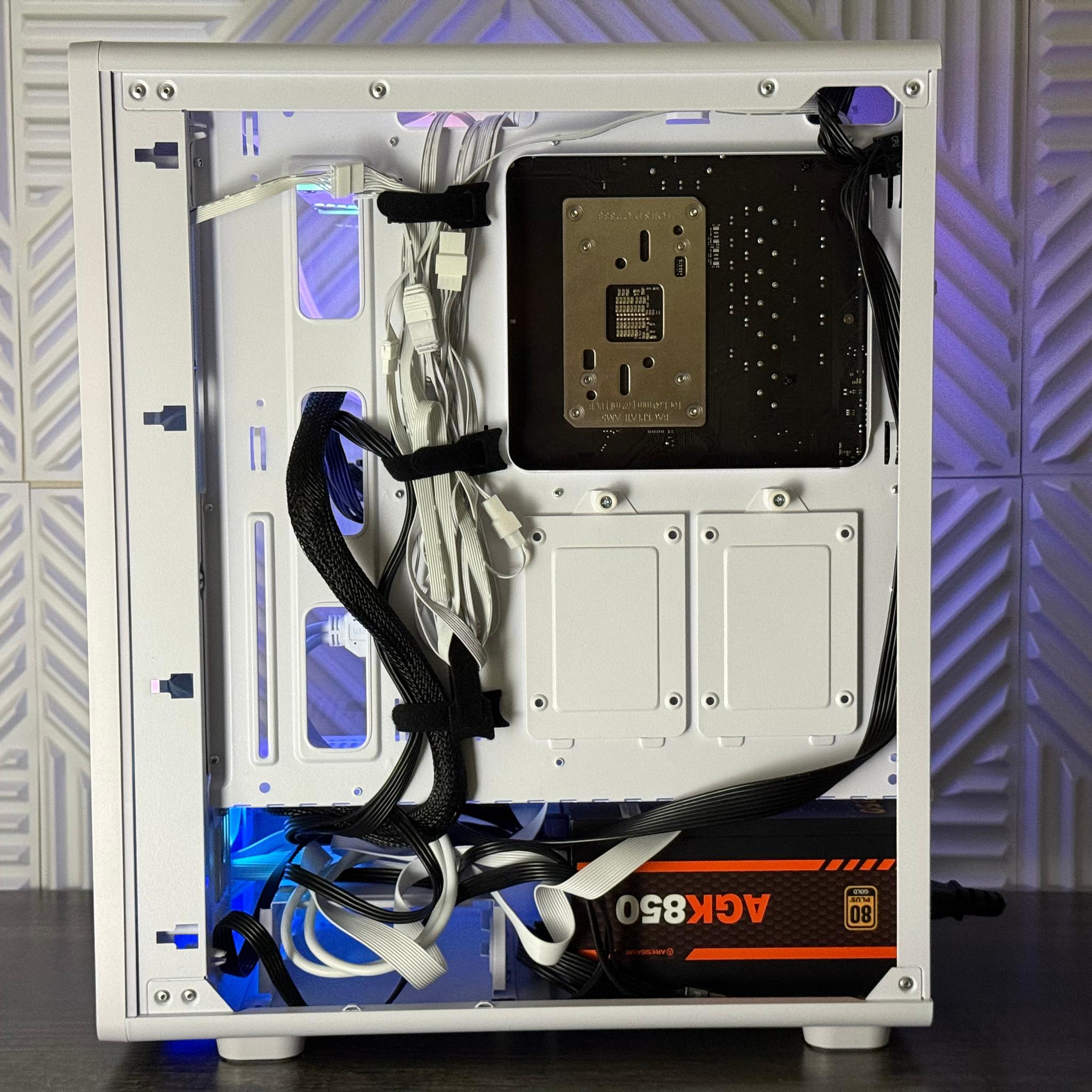 RTX 4070 | RYZEN 7700 | 32GB 6400CL32 | 2TB NVME | WIFI