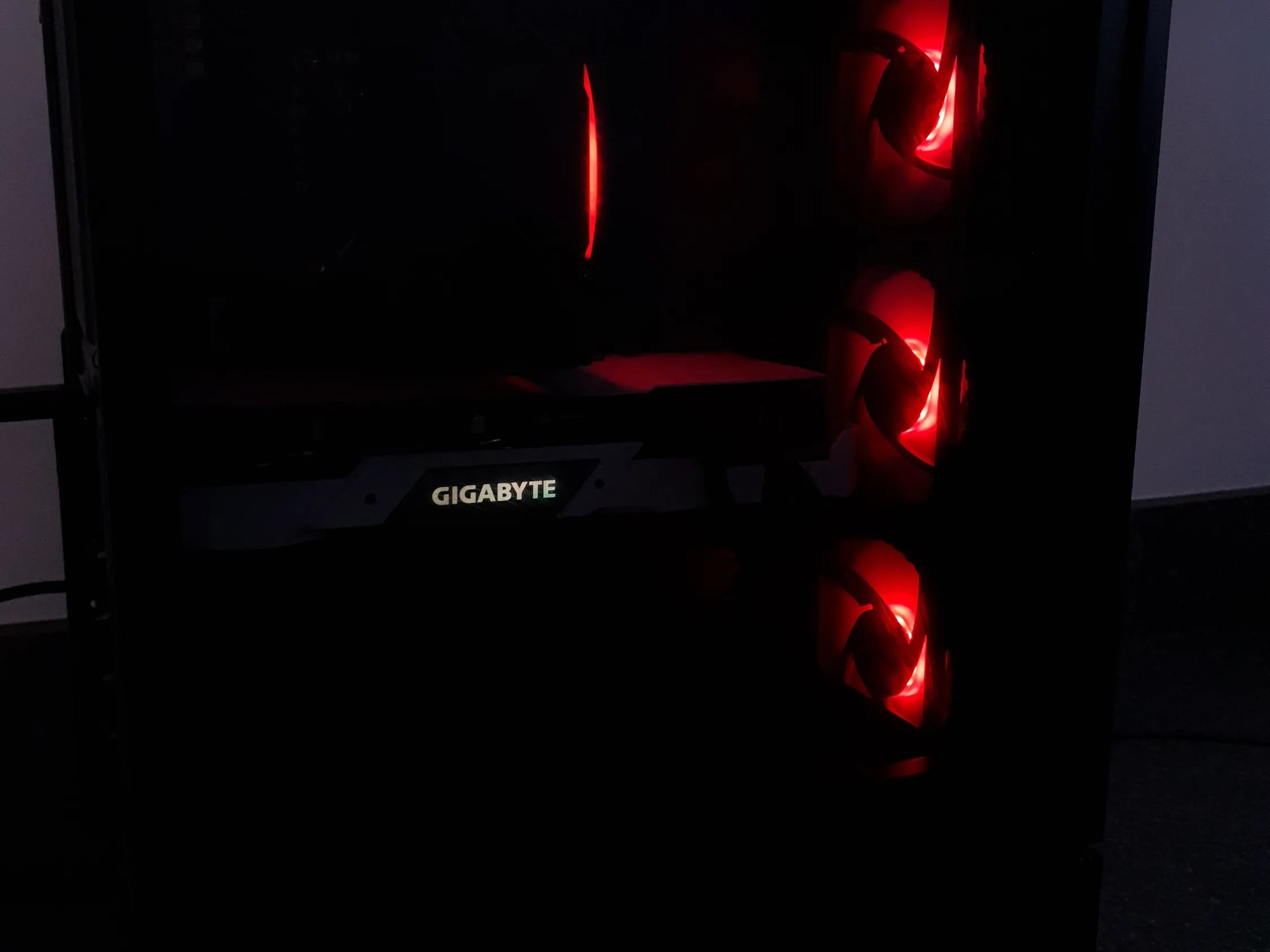 Intel i5-12400F, DDR4 32GB RAM, spray-paint white 5700XT, 1TB Nvme SSD, Windows 11 Pro Activated