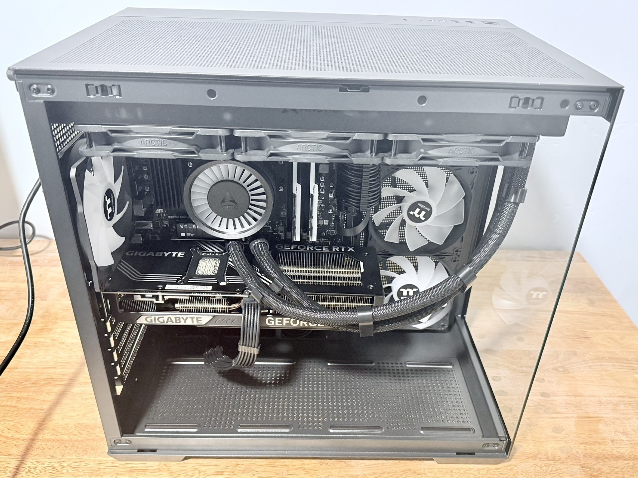 Thermaltake 380 GeForce RTX 5070 OC 12GB