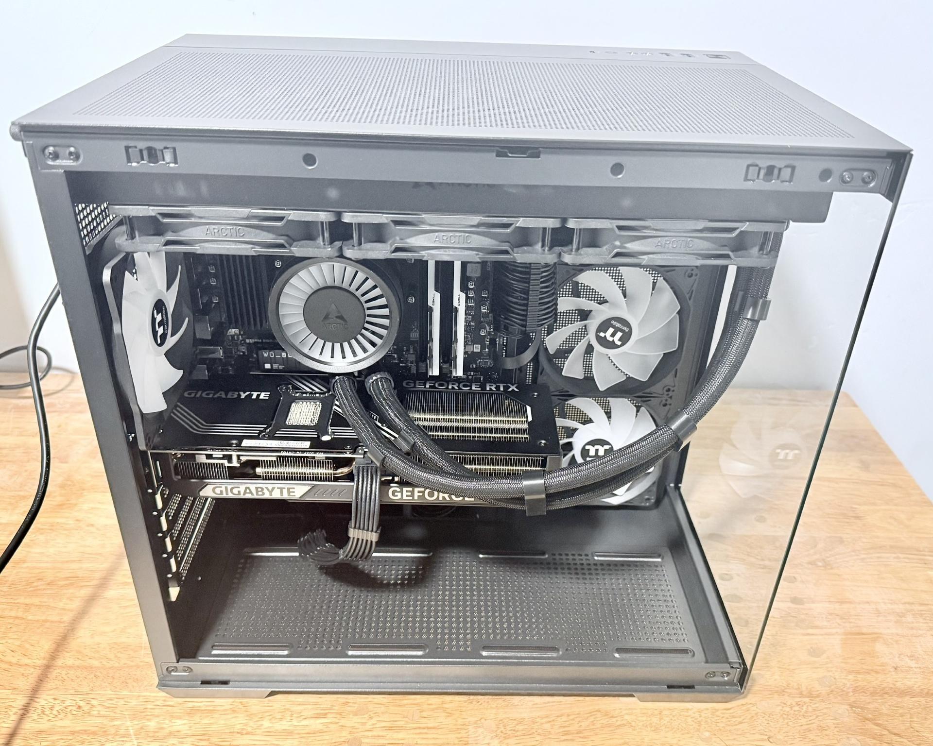 Thermaltake 380 RTX 5070 OC 12GB
