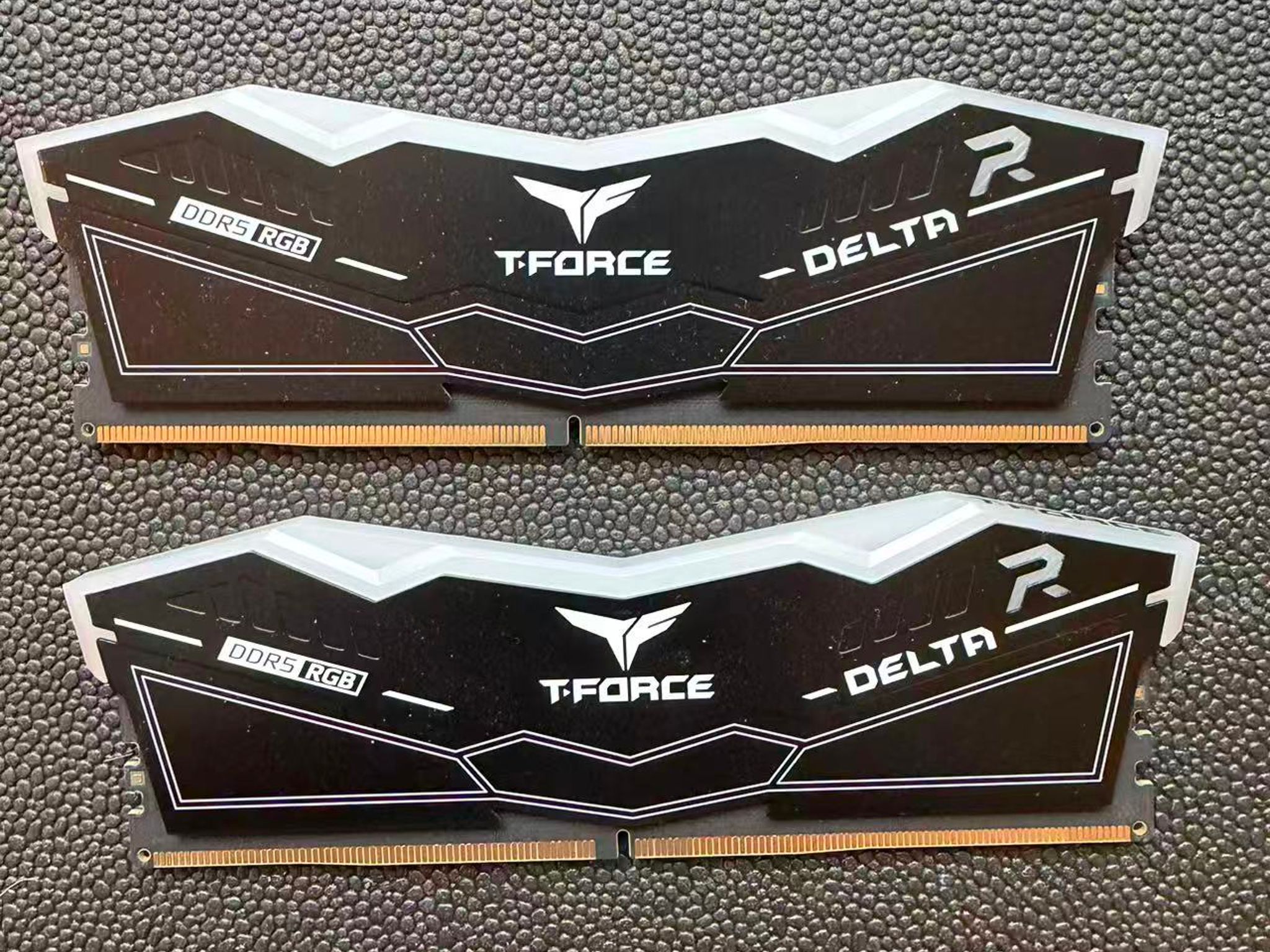 TEAMGROUP T-Force Delta RGB DDR5 32GB DDR5-6000 (2x16GB)