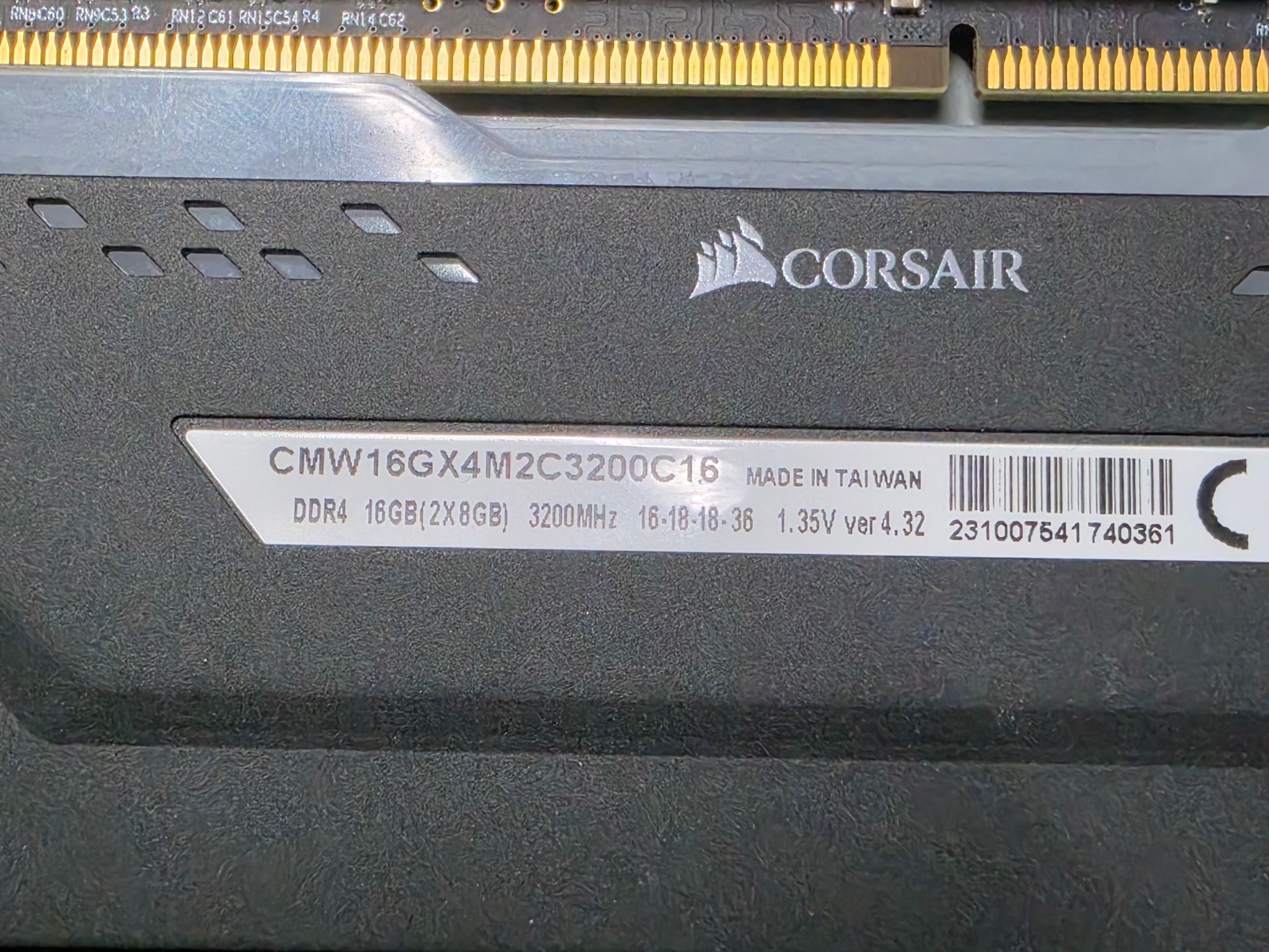 Corsair Vengeance RGB Pro 16GB (2x8GB) DDR4-3200 DIMM 288-Pin CMW16GX4M2C3200C16