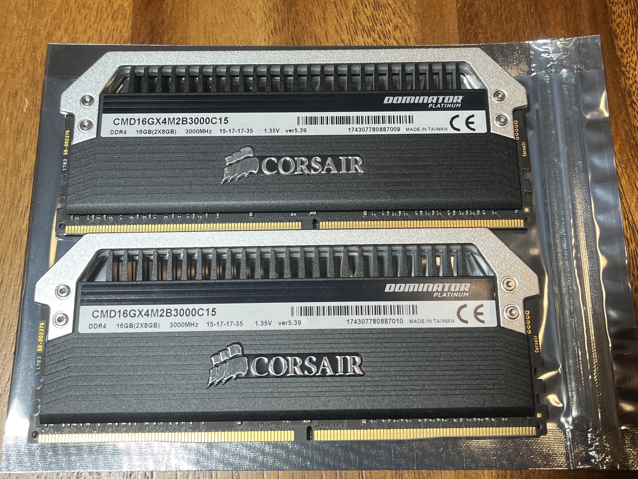 Corsair Dominator Platinum 16GB (2x8GB) RAM DDR4 3000MHz CMD16GX4M2B3000C15