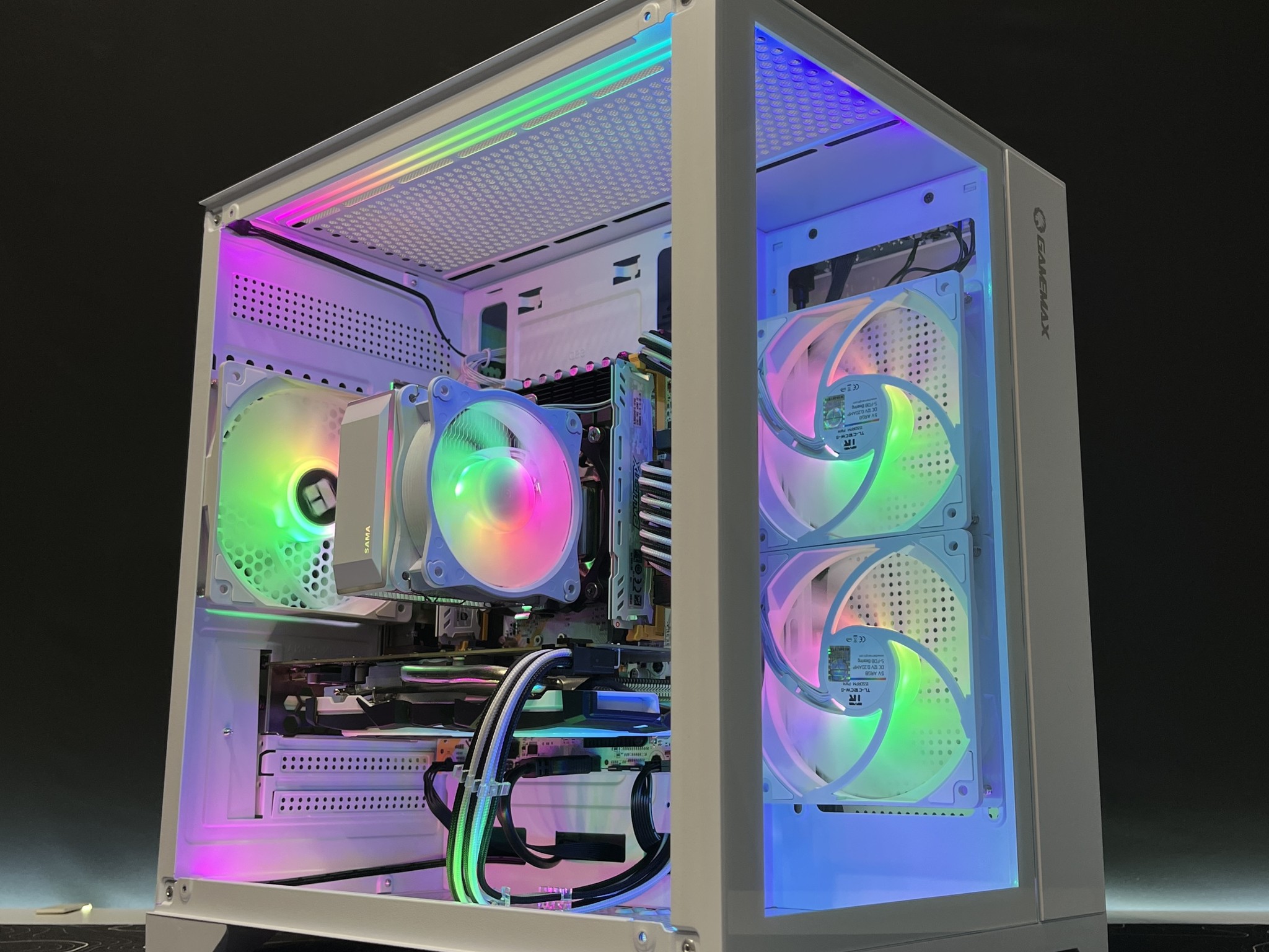 ⬜ White and RGB Gaming PC | Intel Xeon E5-2670 v3 & RX 570