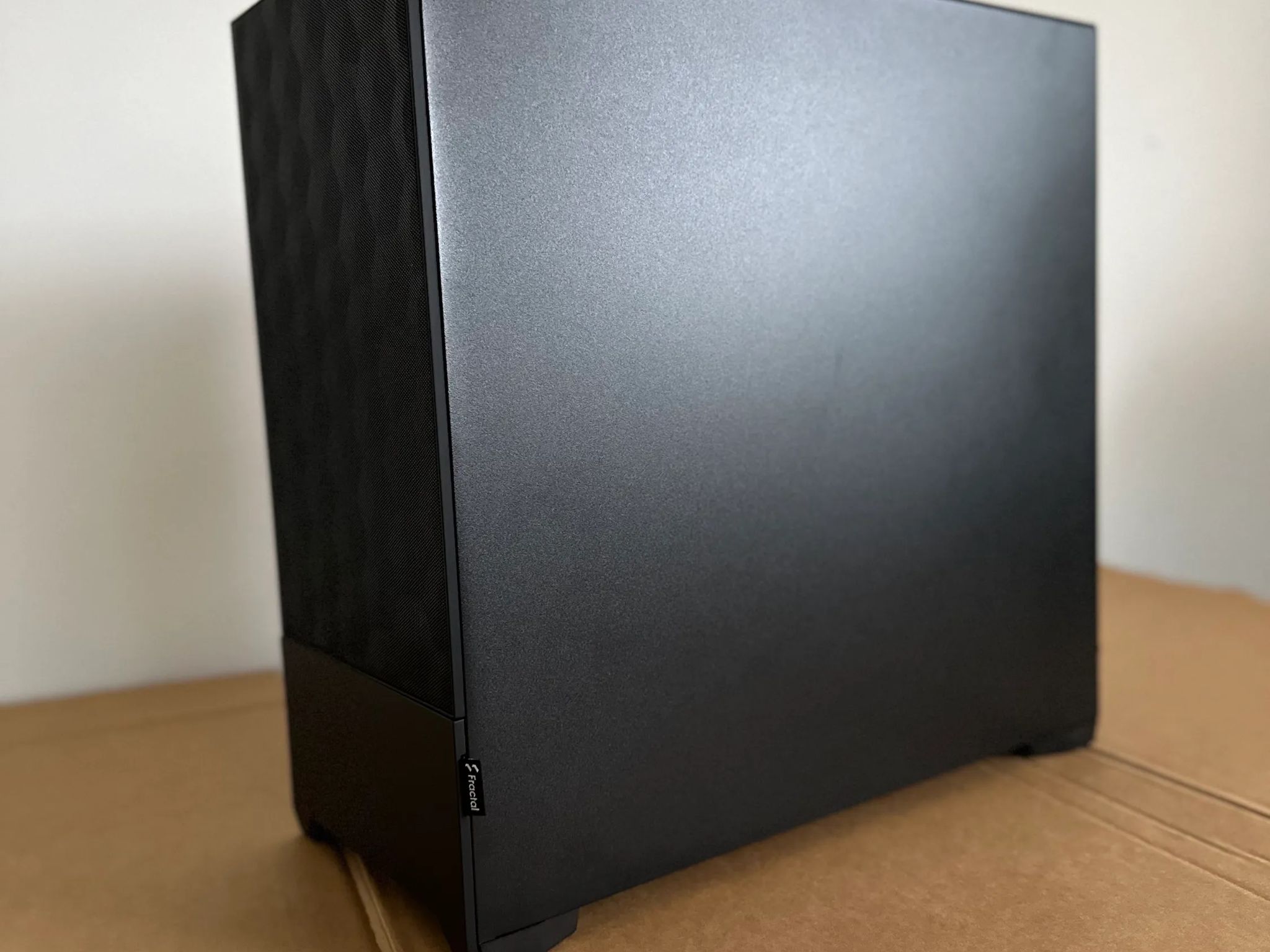 AMD Ryzen 5 5800X + 6800XT + 32GB RAM + 1TB SSD - BLACK AND RED