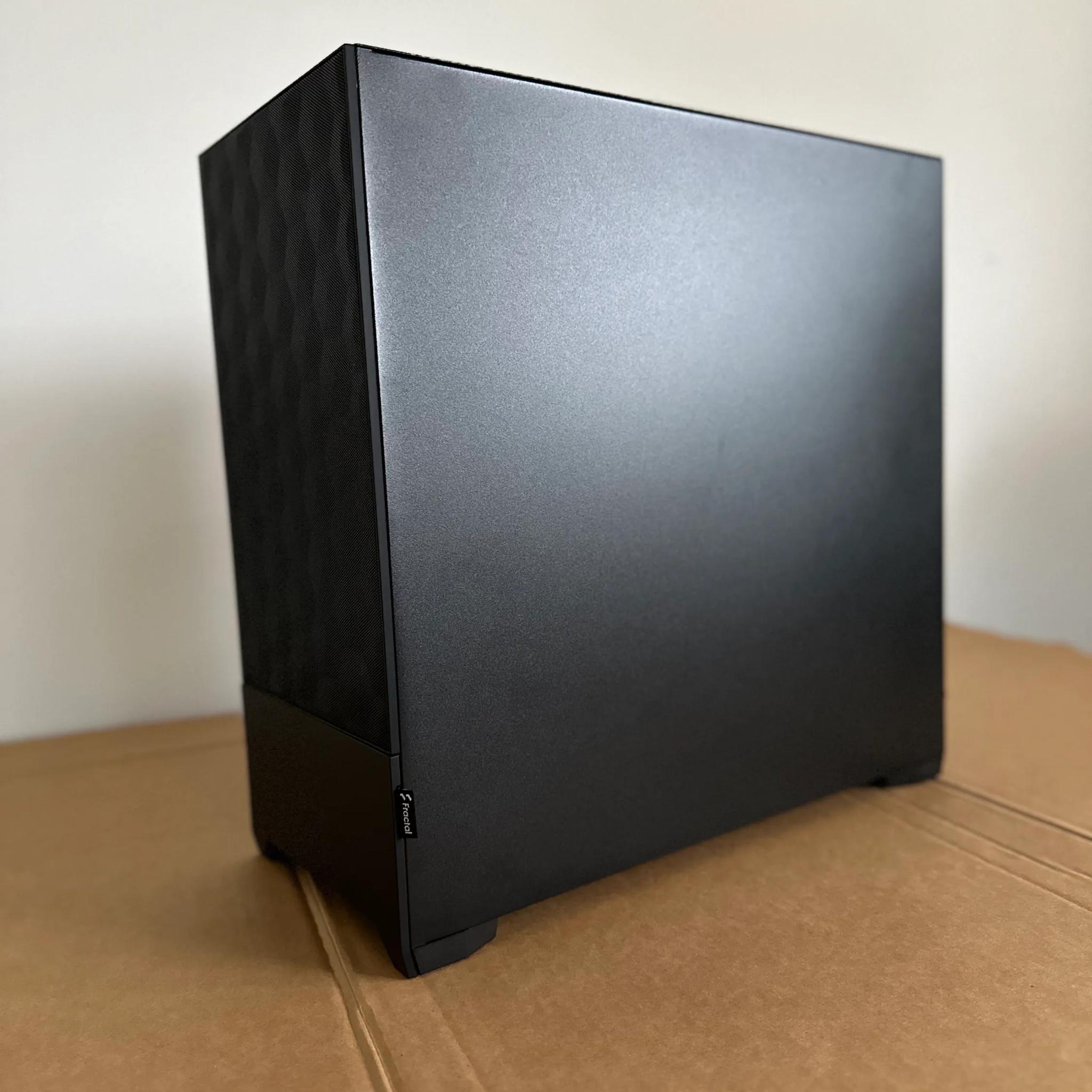 AMD Ryzen 5 5800X + 6800XT + 32GB RAM + 1TB SSD - BLACK AND RED