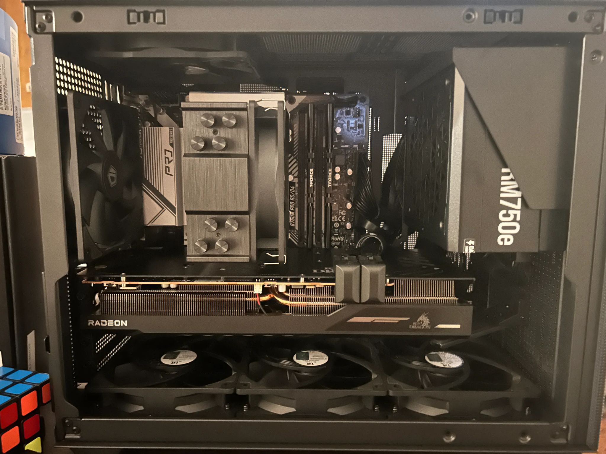 Intel Core i5 12400F, AMD RX6800 16GB, 32 GB RAM, SSD 2TB NVMe M.2 Gen4, PSU Corsair 750w