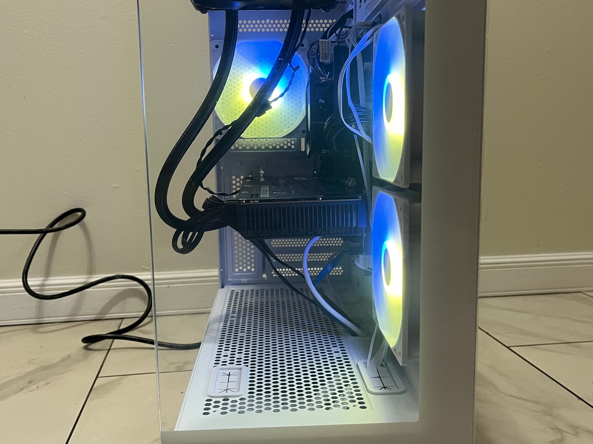 NVIDIA GTX 1080, Intel i7-6700, 16GB RAM, 870 GB Storage, High FPS Gaming PC w/ Wi-Fi & Bluetooth