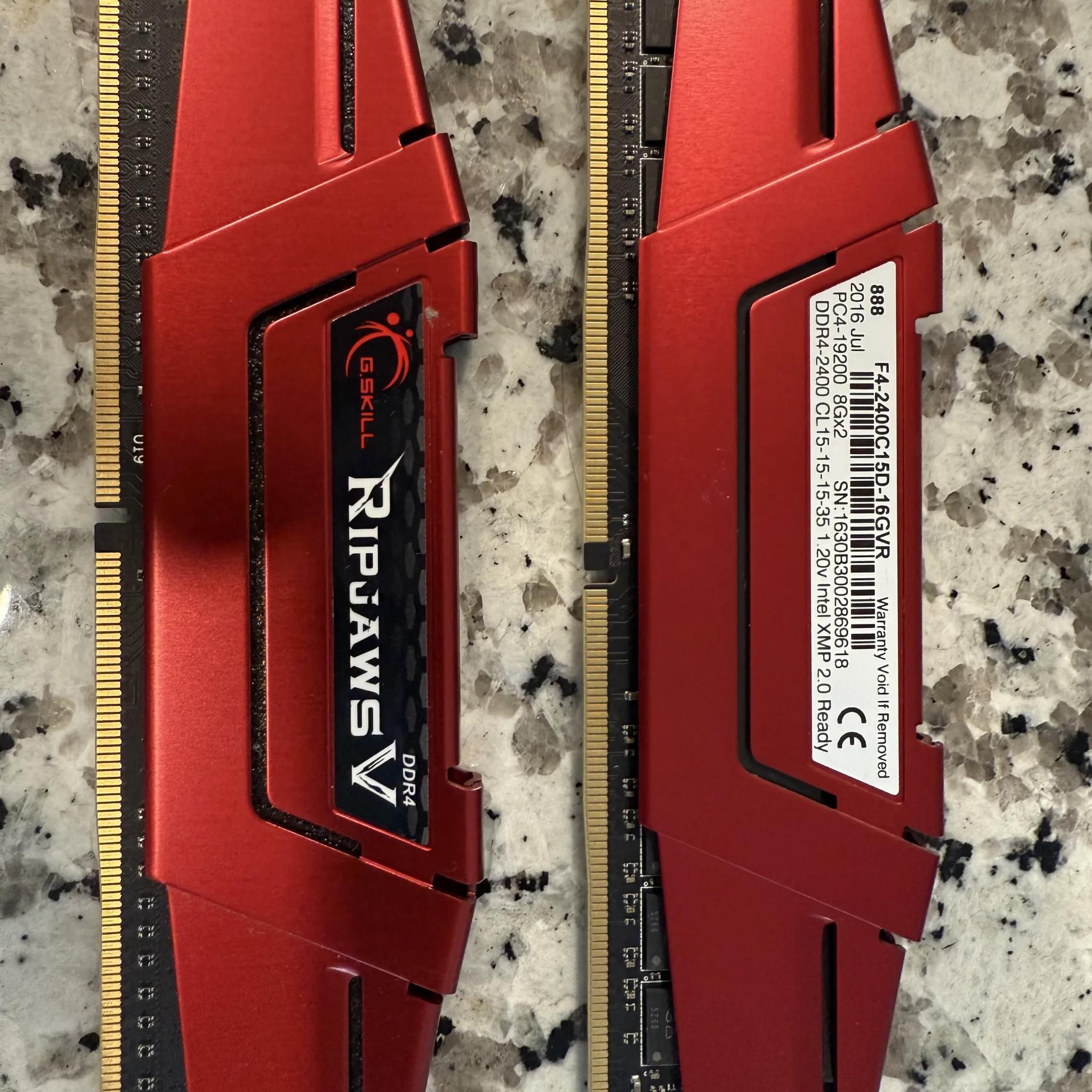 G.Skill Ripjaws V 16 GB (2 x 8 GB) DDR4-2400 CL15 Memory