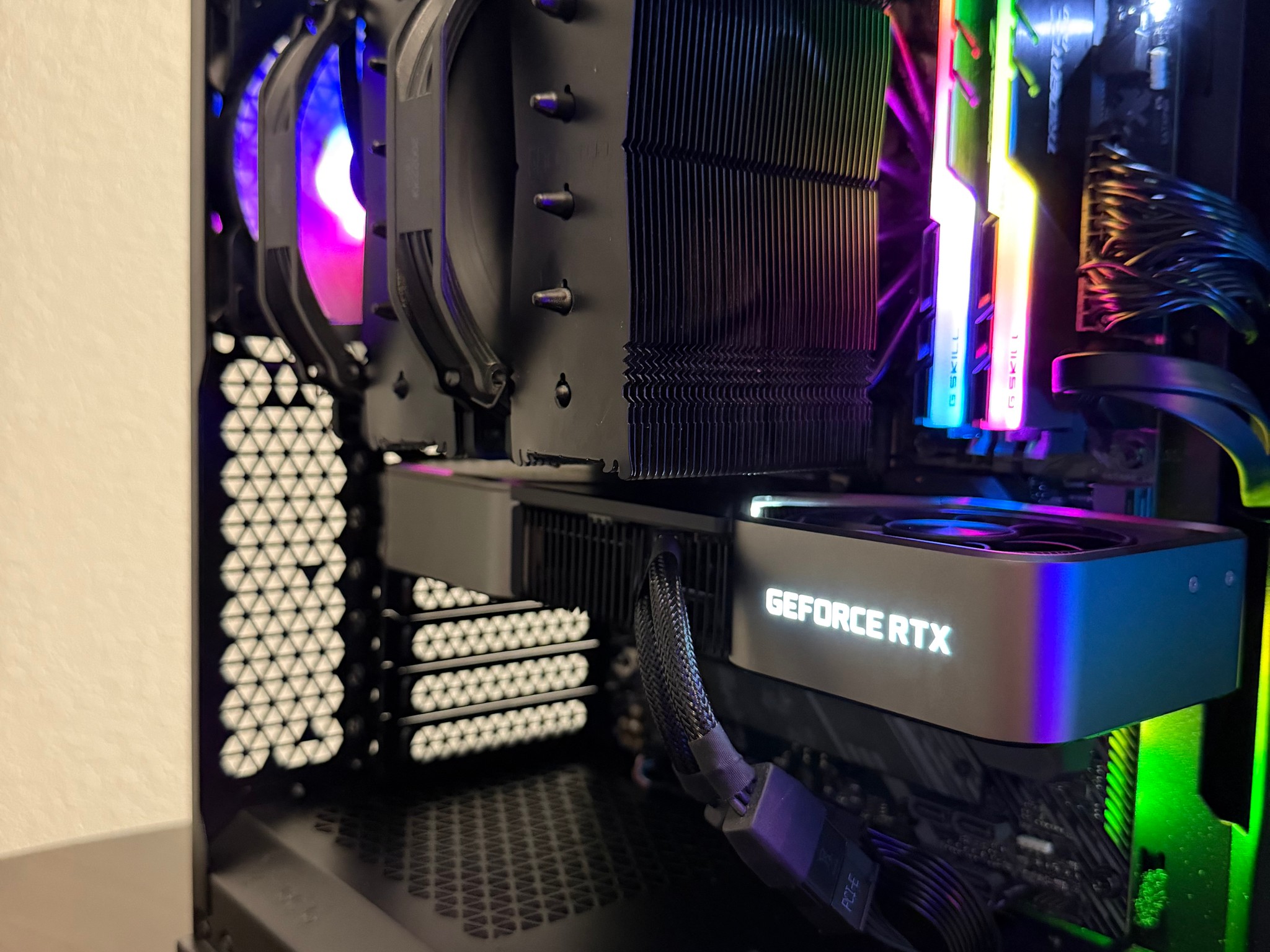 High-End Gaming PC – RTX 3080 Ti FE – Ryzen 7 5800X3D – 32GB RAM – 2TB SSD