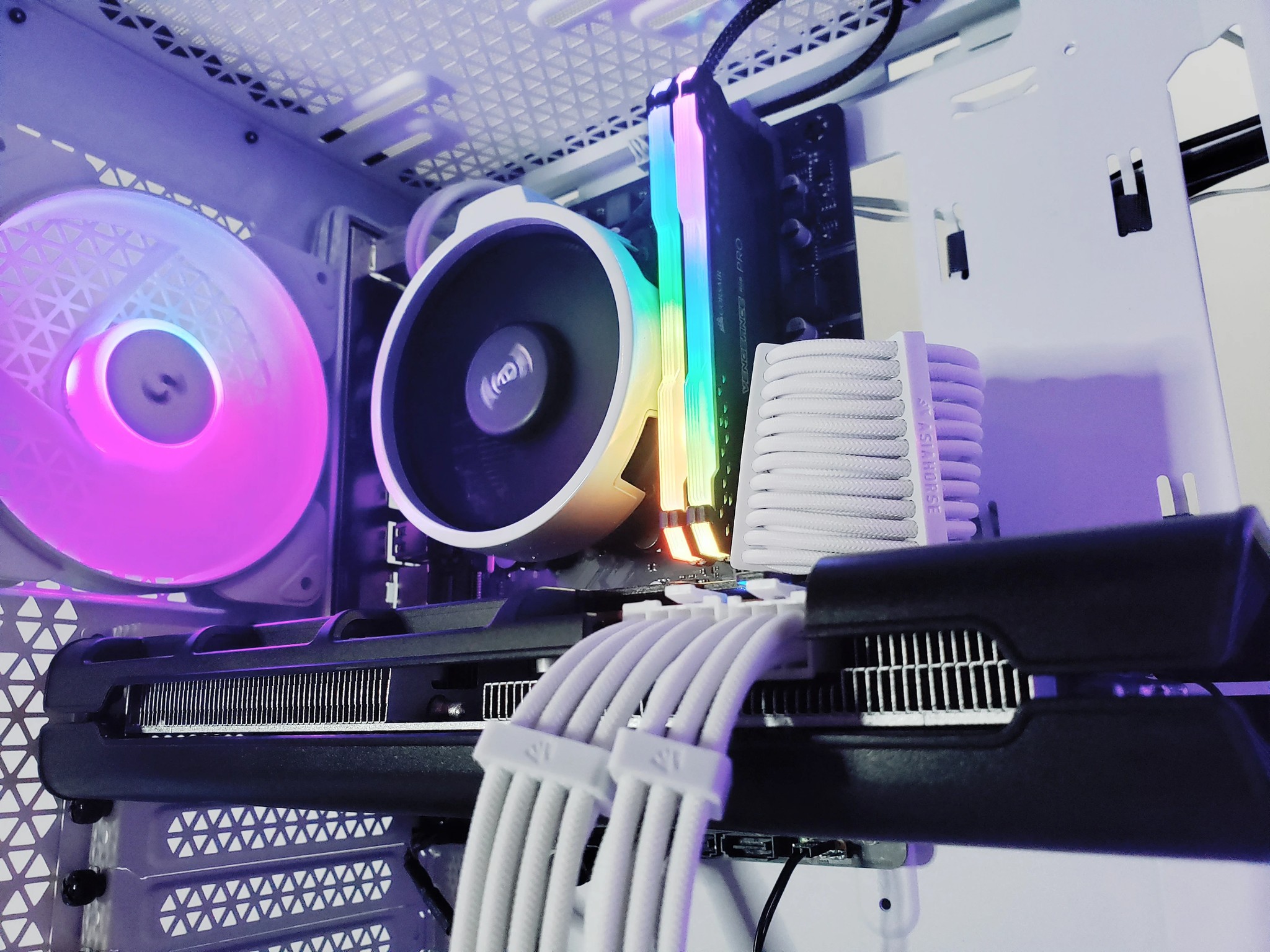 R5🚨White P2P Gaming PC V2 |⚙️5700XT| Brand New✨ |