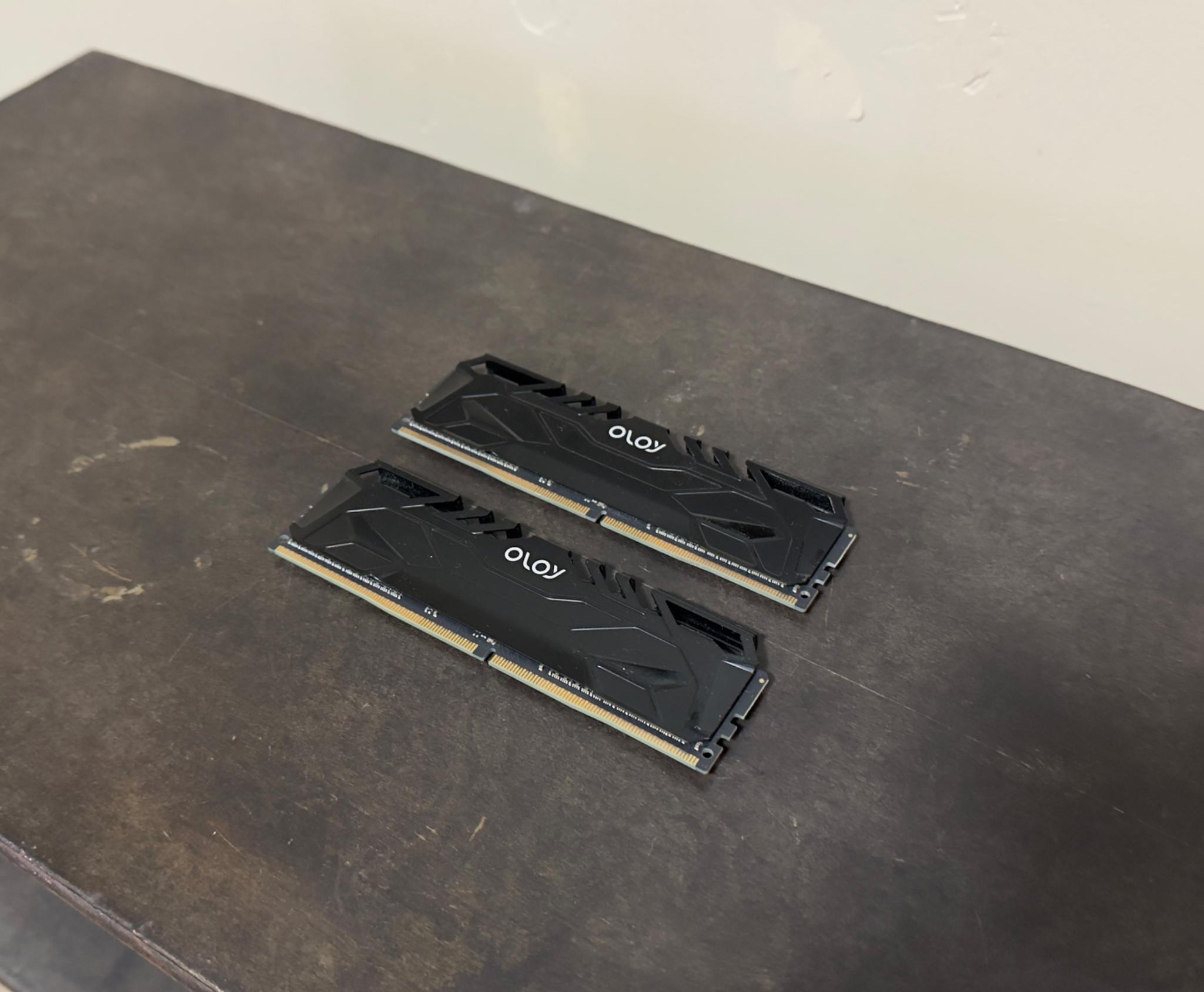 OLOY DDR4 16GB 3000MHz (2x8GB)