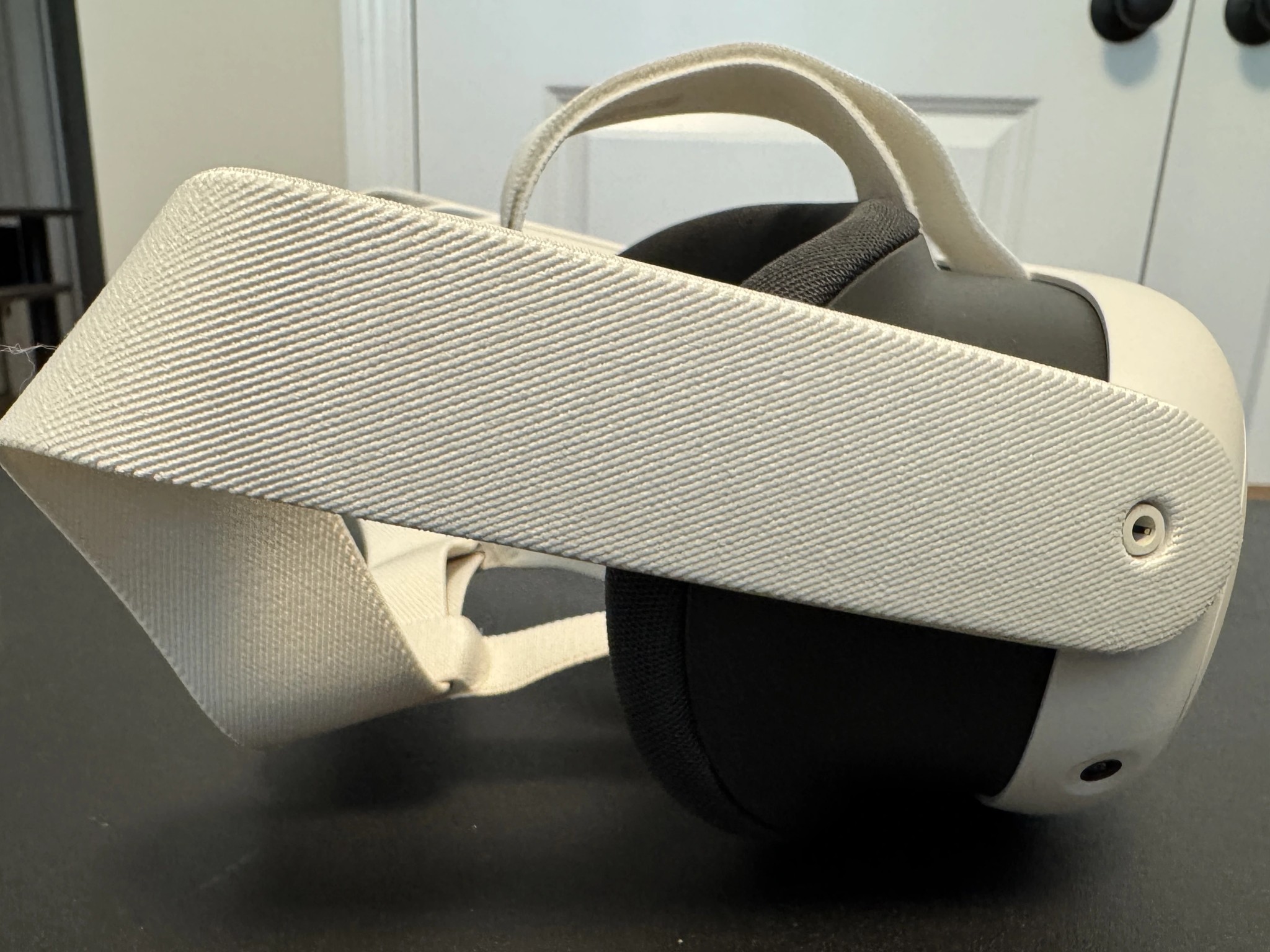 Meta Quest 3 512GB + KIWI K4 Head Strap + Syntech Hard Carrying Case (Bundle)