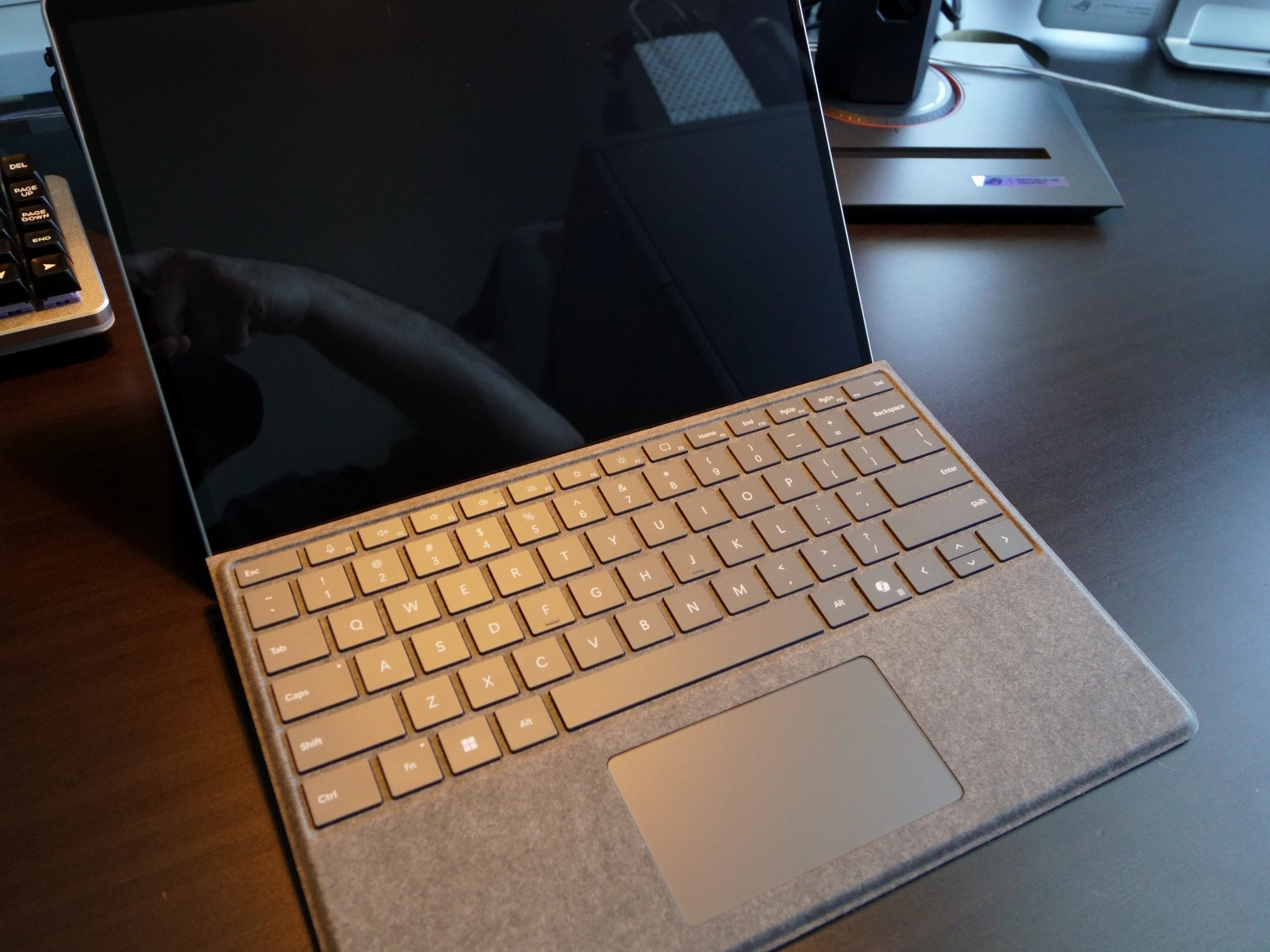 Microsoft Surface Pro 11 Snapdragon X Elite w/ Keyboard and Pen