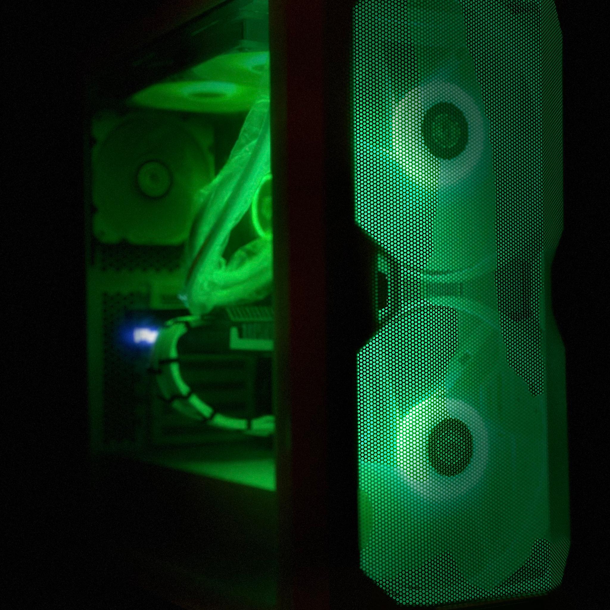 ゴースト 👻|RoG StriX| RTX 3070|Ryzen 7 5700G| 32GB RAM| 2TB M.2 NVMe SSD| Windows 11 Pro