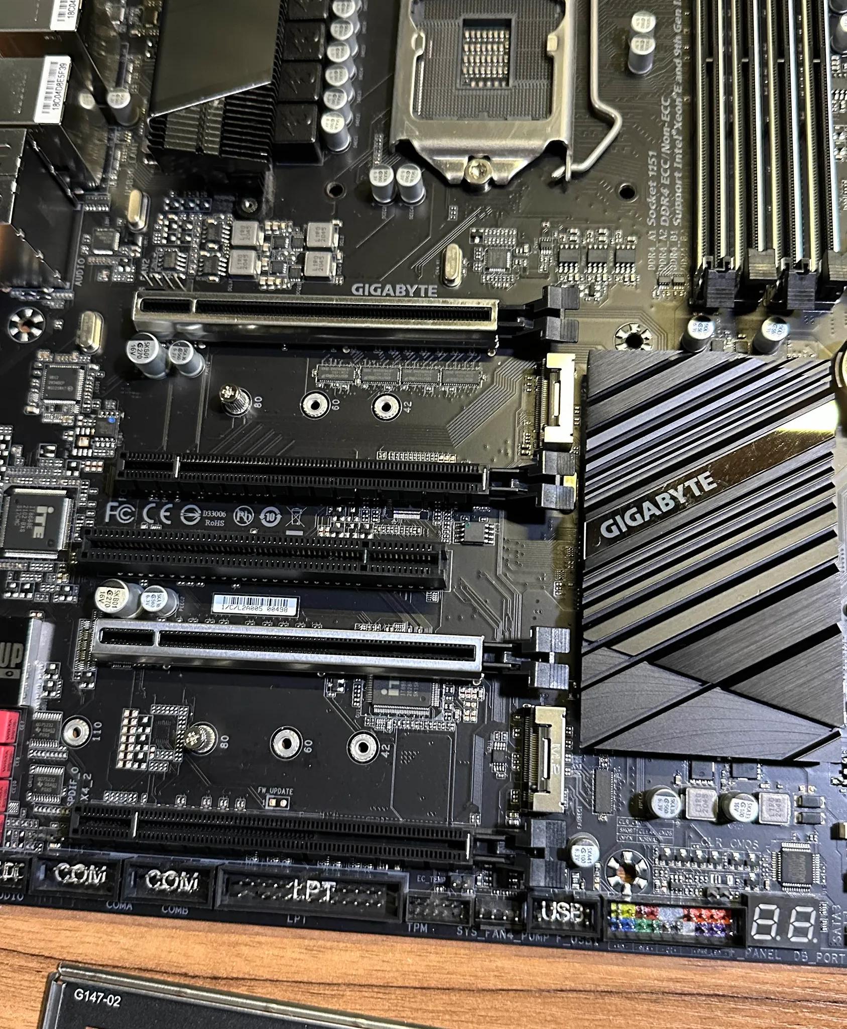 GIGABYTE C246-WU4 LGA1151 ATX Server Workstation Motherboard 8/9th Gen Intel