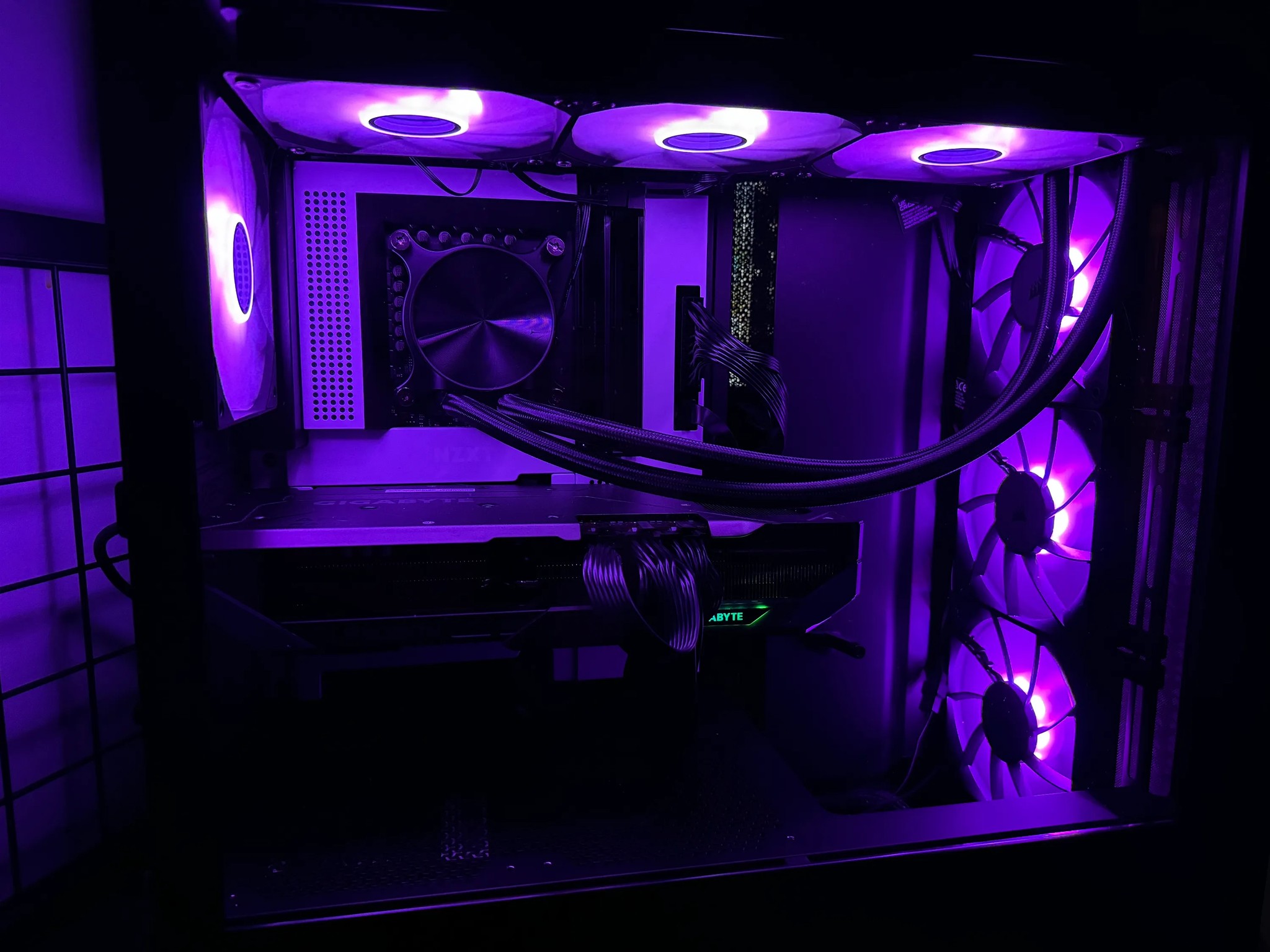 9070 XT / 2TB SSD Gaming PC