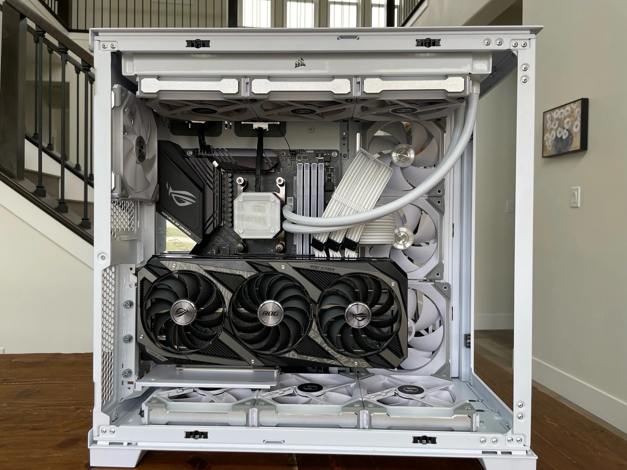 White Beast: RTX 3090 STRIX 24GB, Ryzen 9 5900X, 32GB DDR4 3600MHz Corsair Vengeance RAM, 5TB