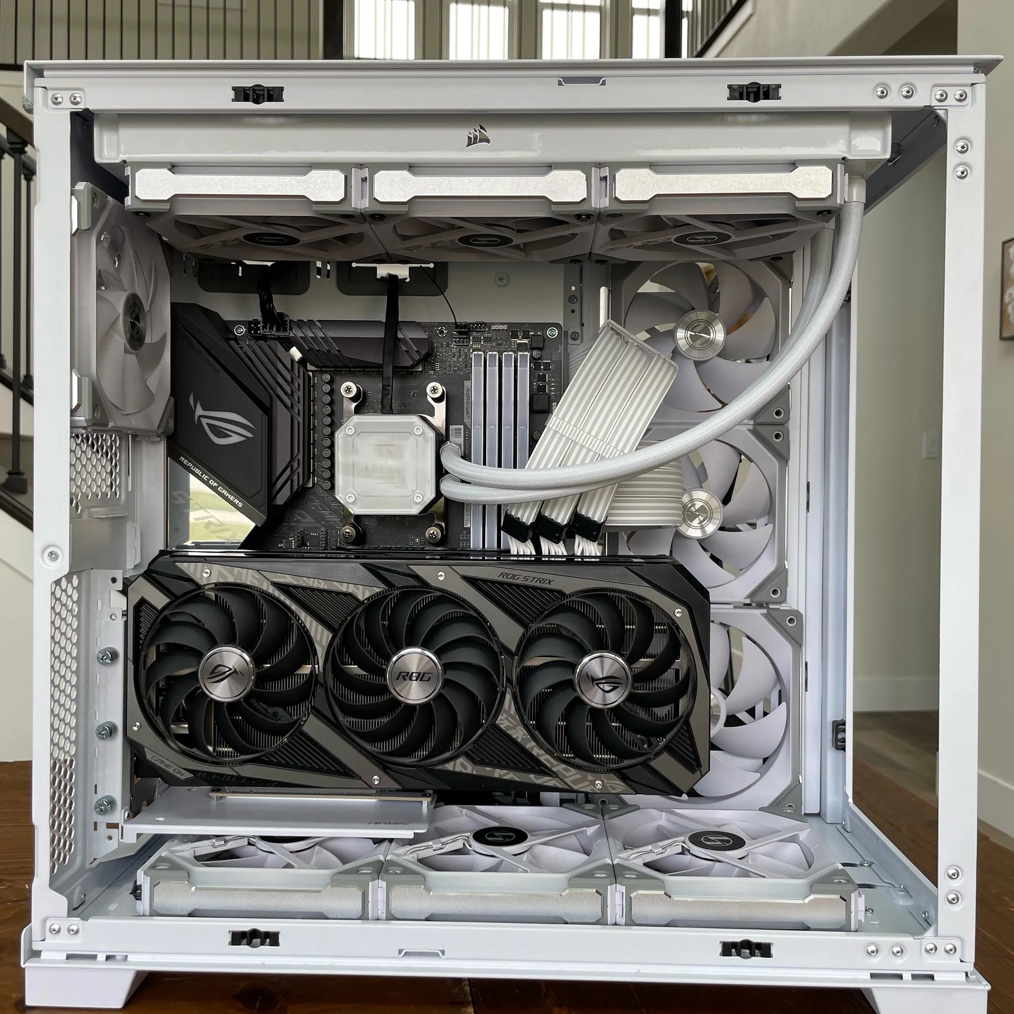 White Beast: RTX 3090 STRIX 24GB, Ryzen 9 5900X, 32GB DDR4 3600MHz Corsair Vengeance RAM, 5TB