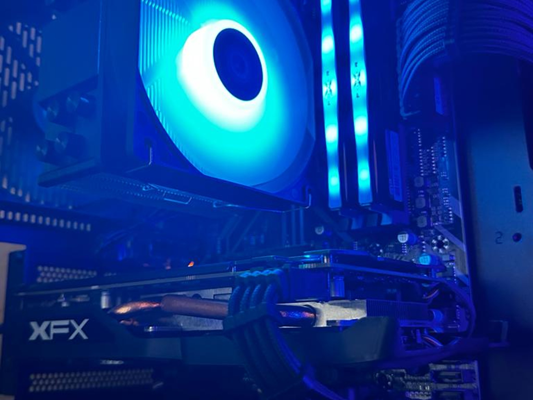 Ryzen 5/RX 570 8GB, 16GB RAM, 500GB SSD, 500W ARGB Minimalist Esports Gaming PC
