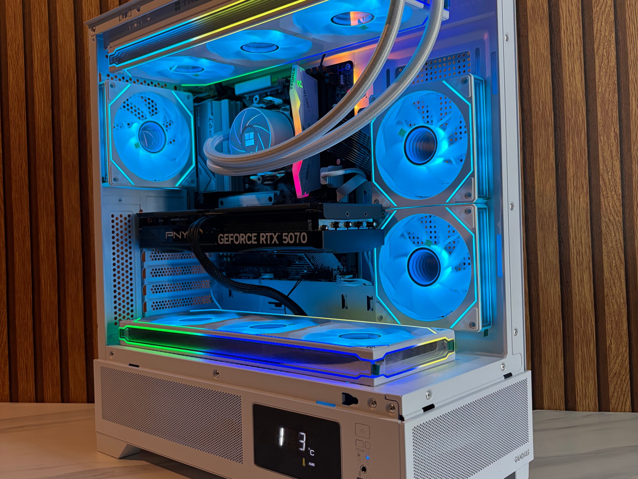 RTX 5070 | RYZEN 5 9600X | 16GB DDR5 | 1TB NVME | 360MM AIO | windows 11 PRO