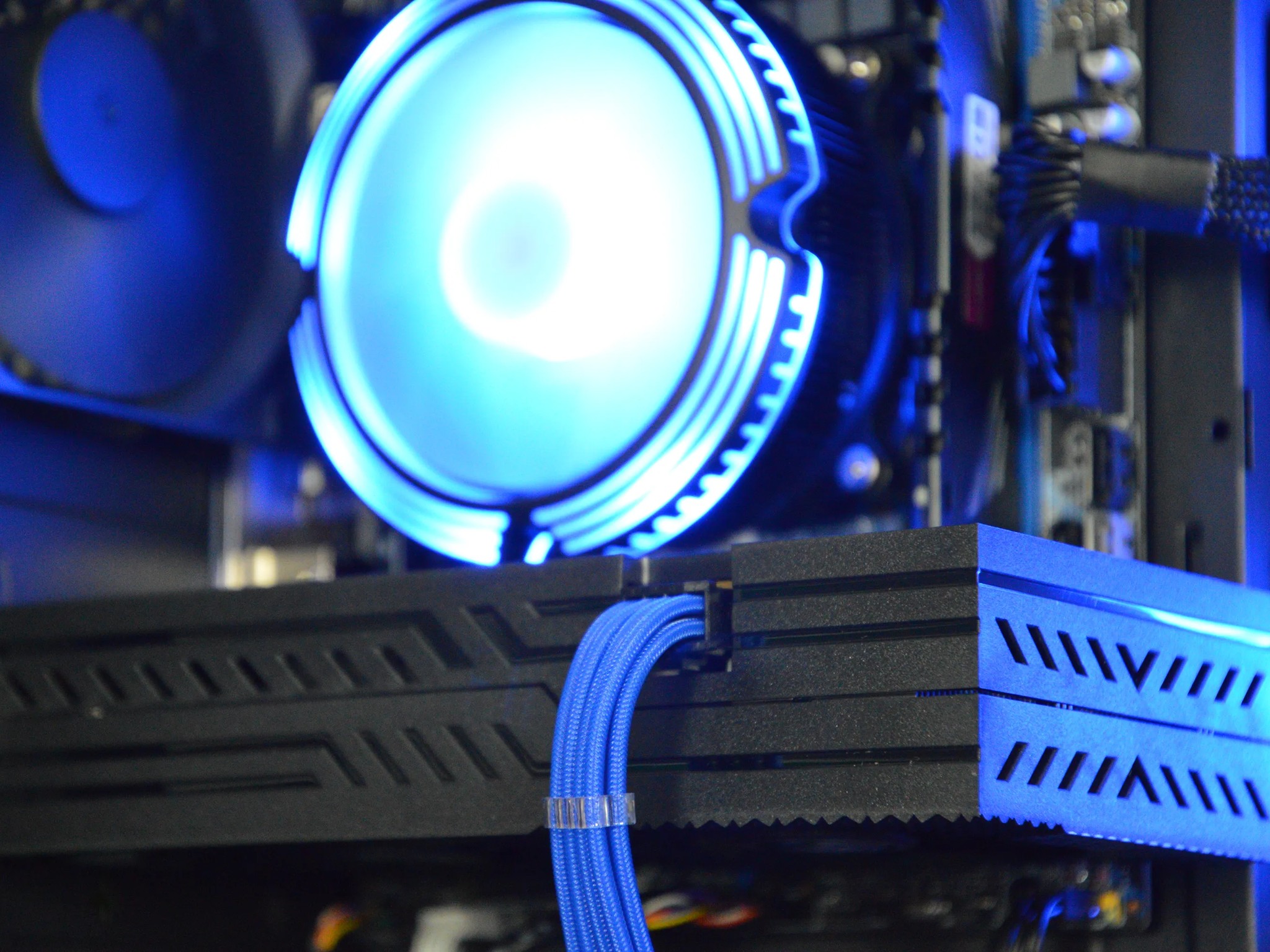 🔵⚫️| RX 580 8GB | INTEL XEON E5 2670 V3 | 16GB DDR4 RAM | 1TB NVME SSD | Midnight Ocean |