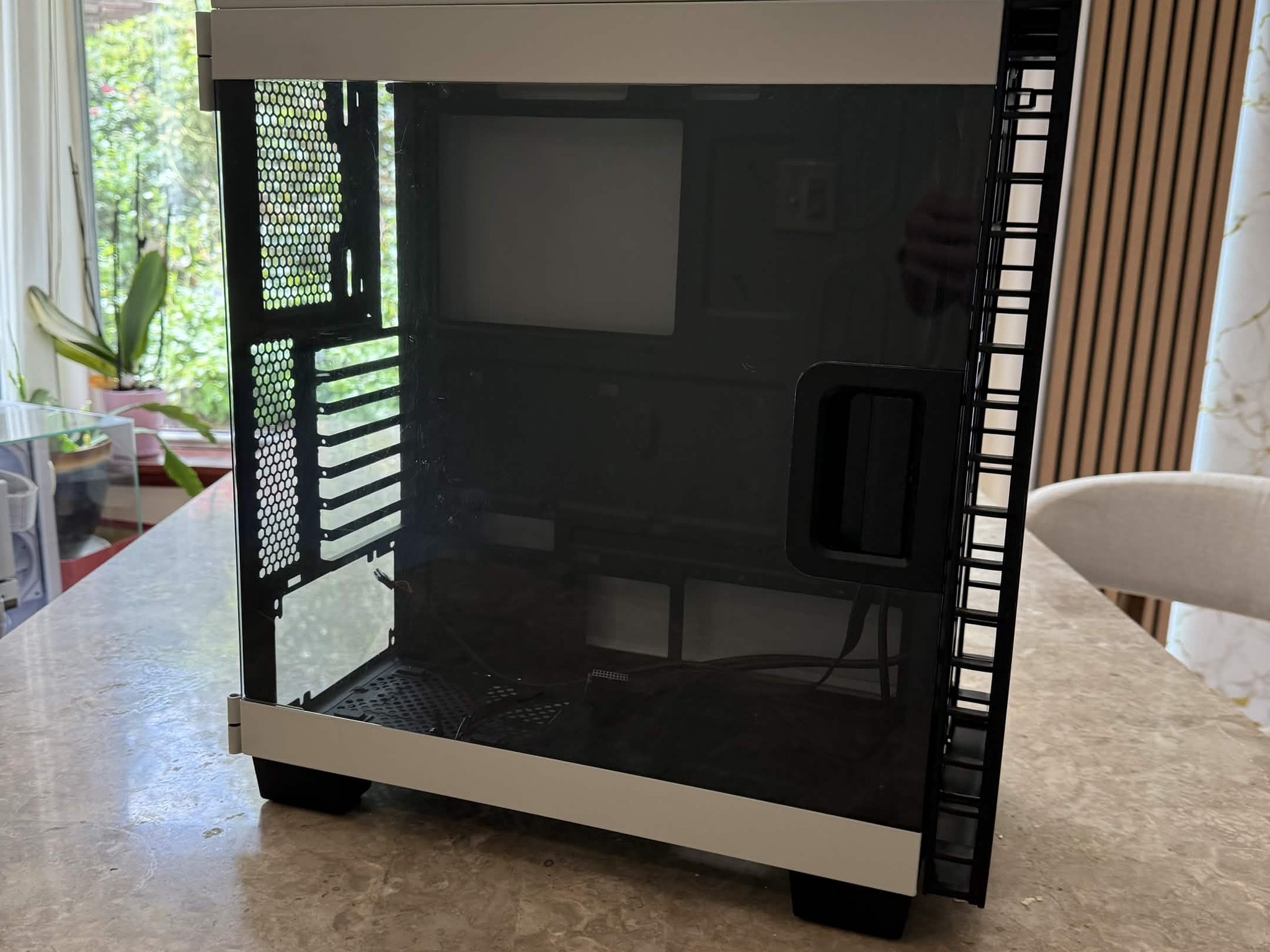 The Corsair Carbide Series Clear 400C Compact