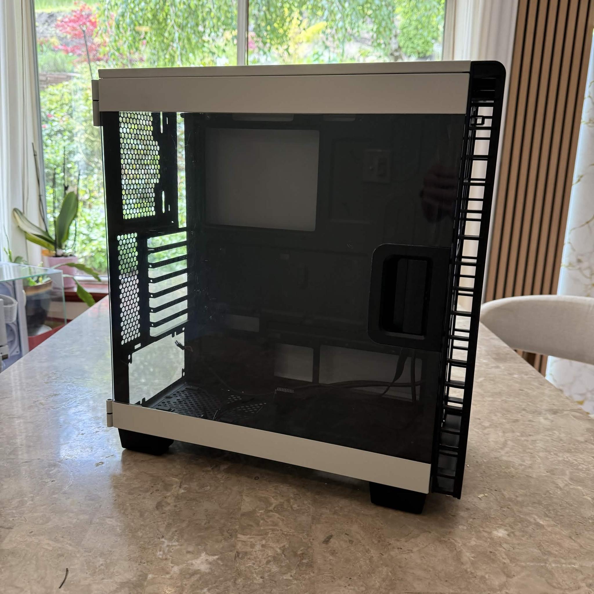The Corsair Carbide Series Clear 400C Compact
