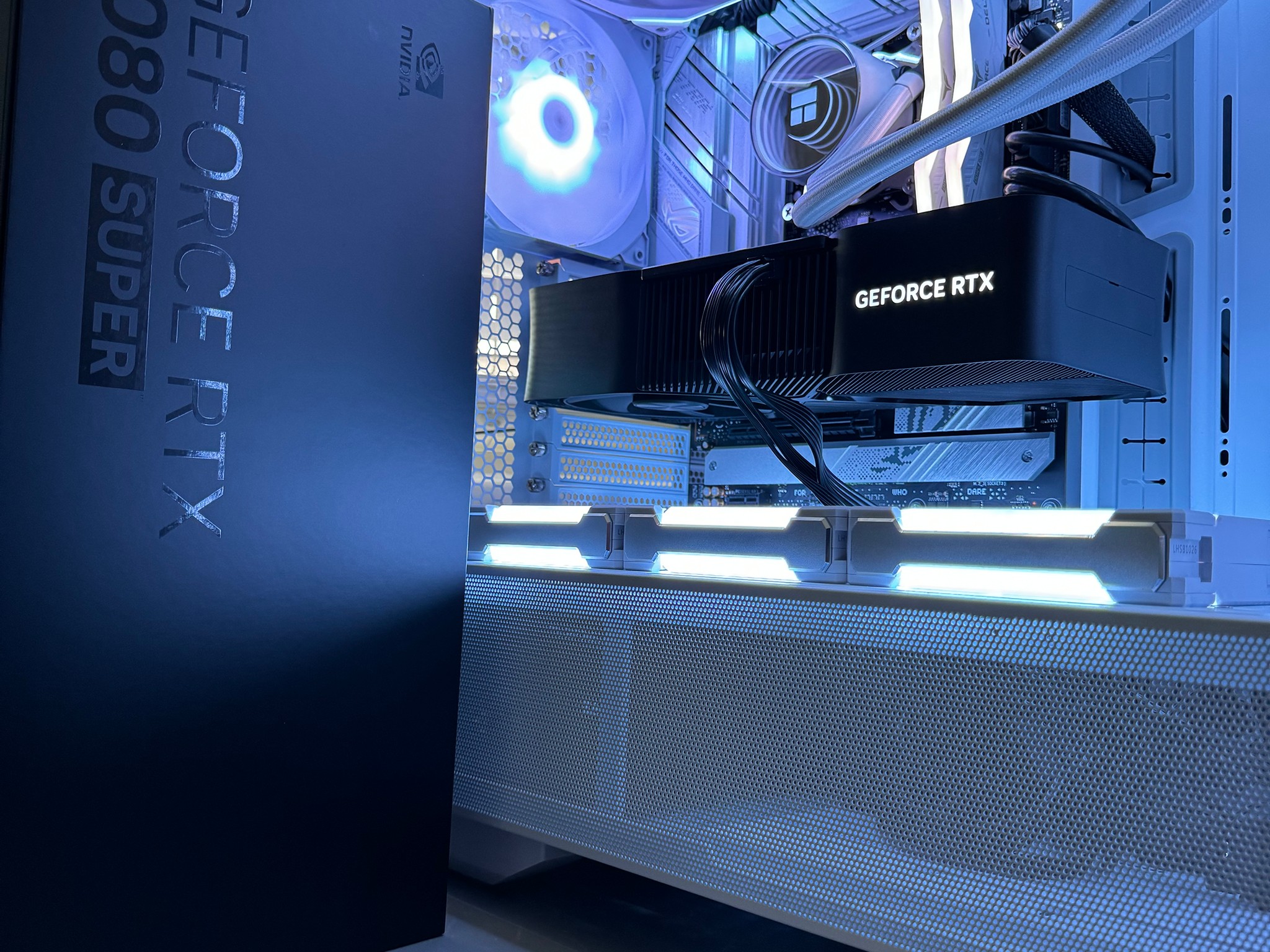 RTX 4080 SUPER | Intel i7 14700F | 32GB DDR5 | ❄️ Snow Storm ❄️| FRESHLY BUILT