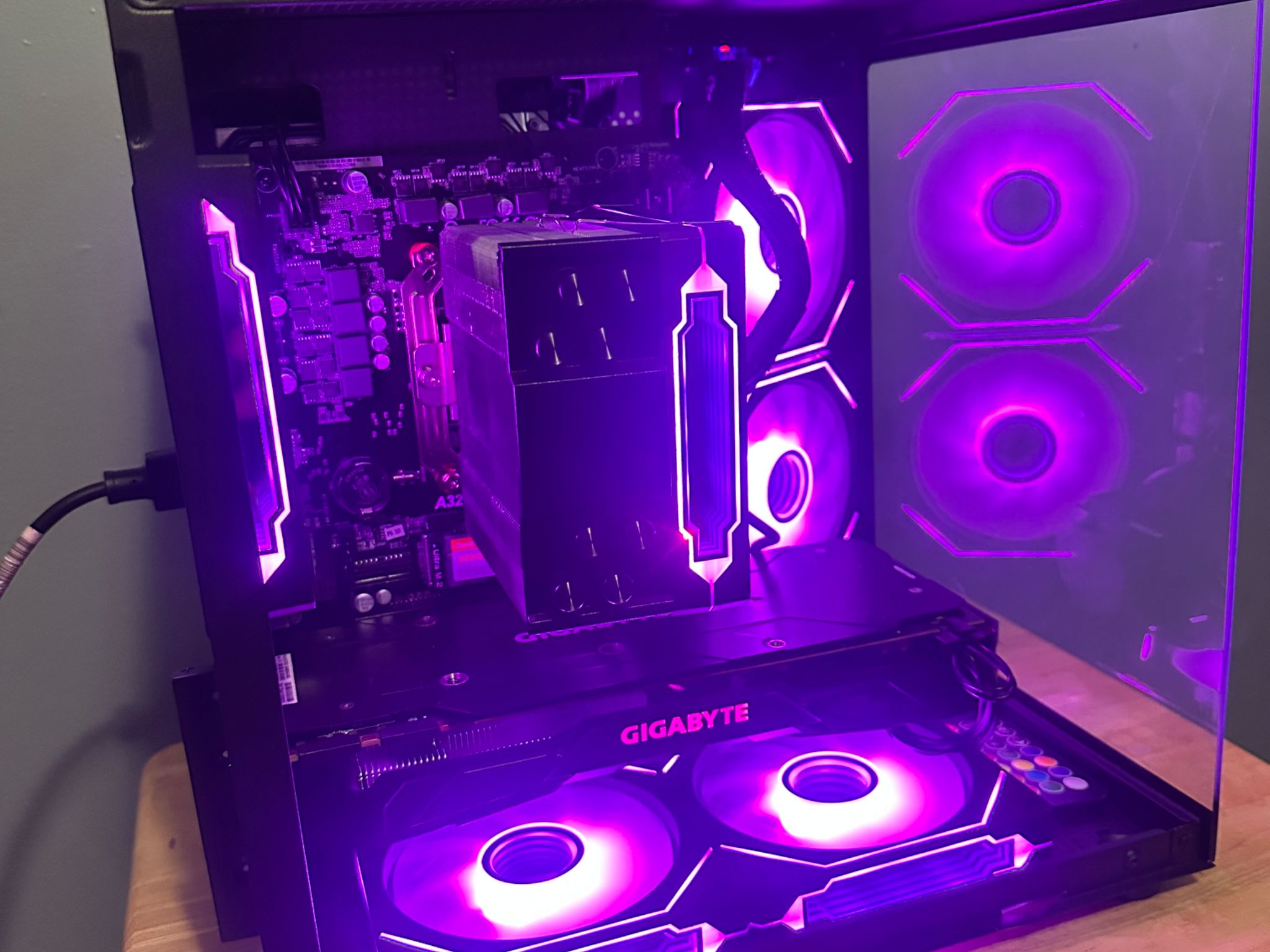 Ryzen 5 2600|GTX 1070|16g DDR4 Ram|650w PSU|256g M.2 NVME| 1TB 3.5" HDD|A320m Motherboard