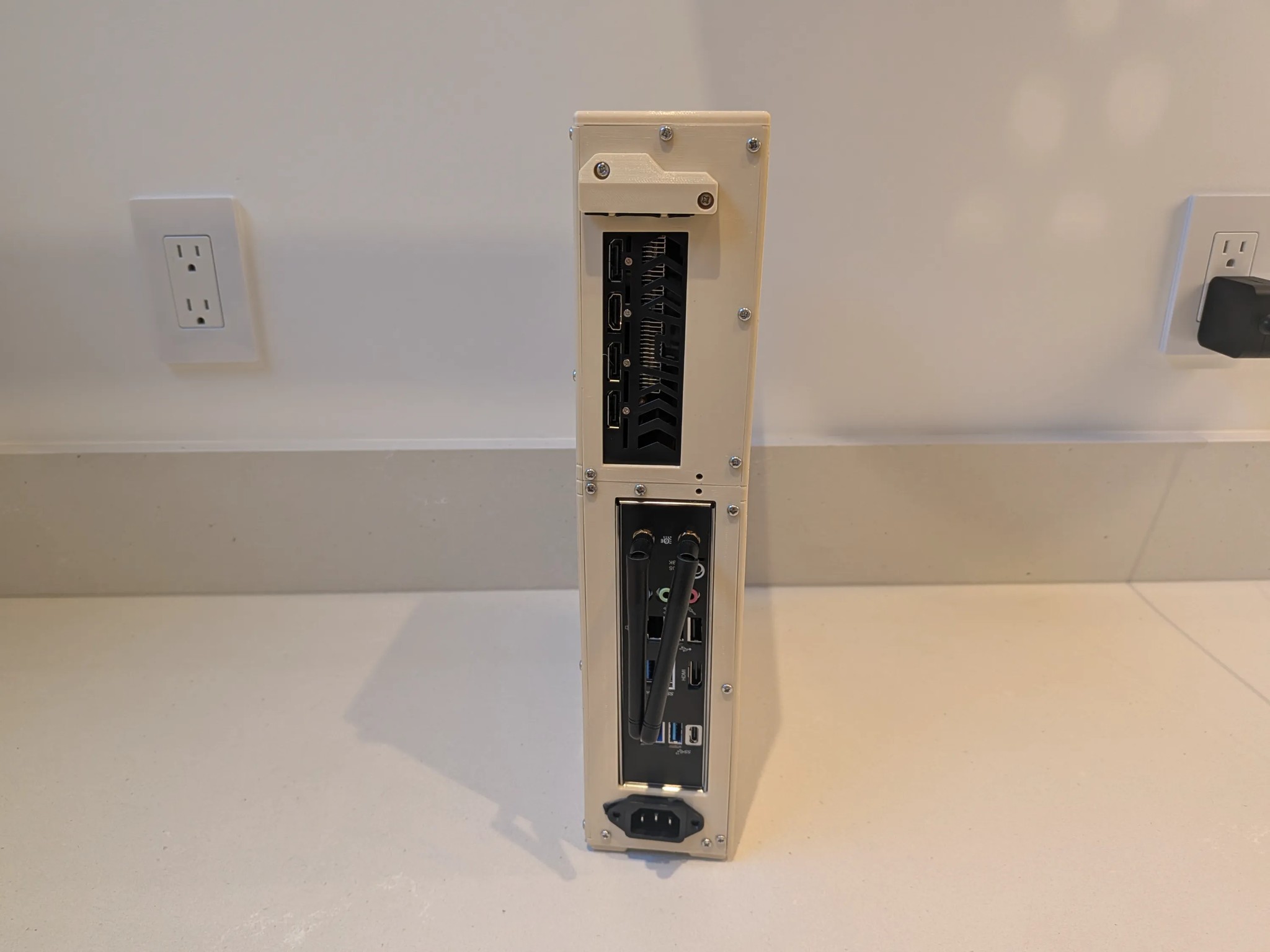 XP Bliss - RX 7600, Ryzen 5 8400F, 32 GB DDR5, 2 TB Gen 4 NVME, RGB, Sleeper
