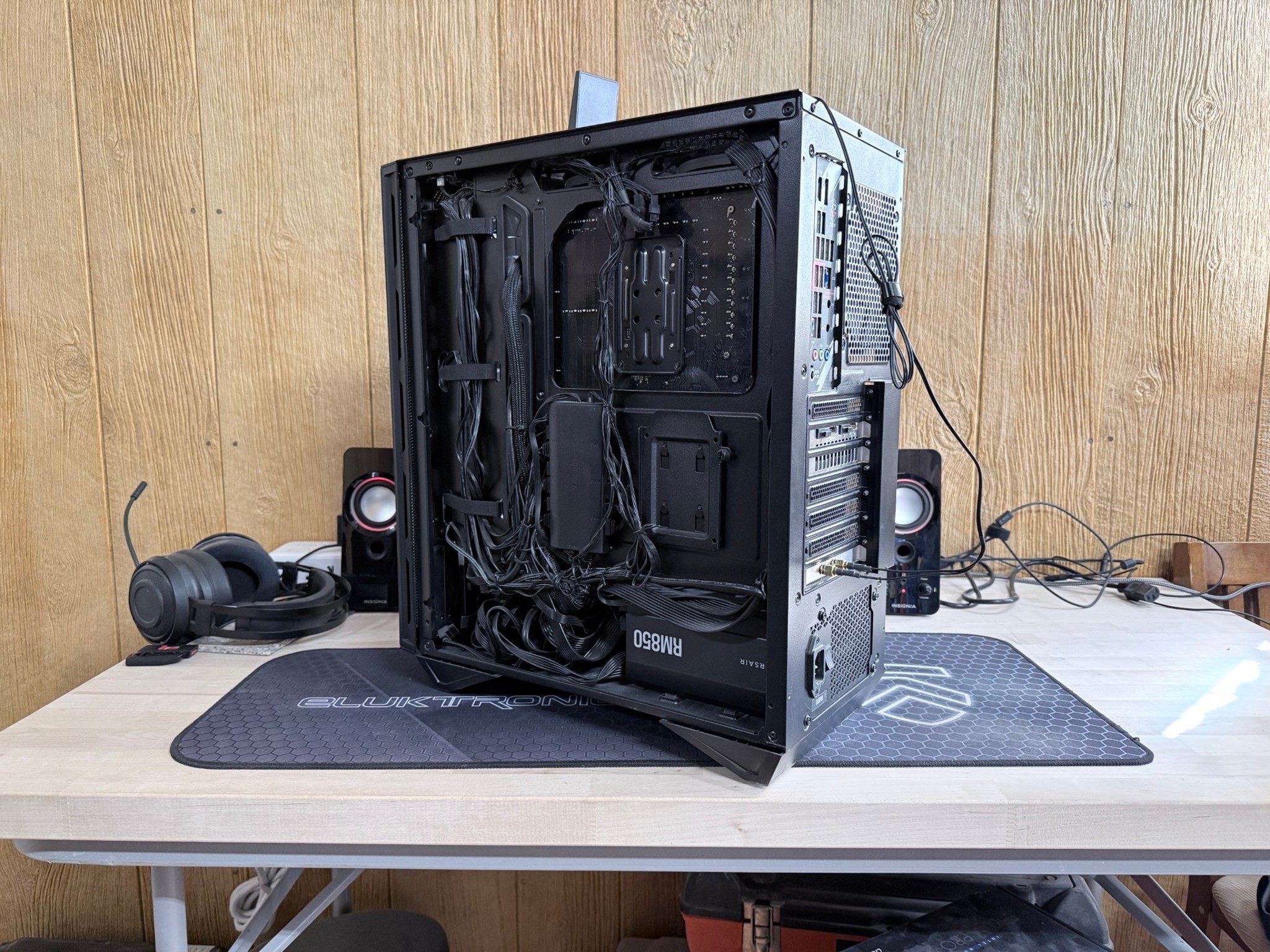 AMD Ryzen 7700X, Radeon RX 6700 XT 12GB, 32GB 6000 MT/s, 1TB, WiFi - Ready to WORK or GAME!