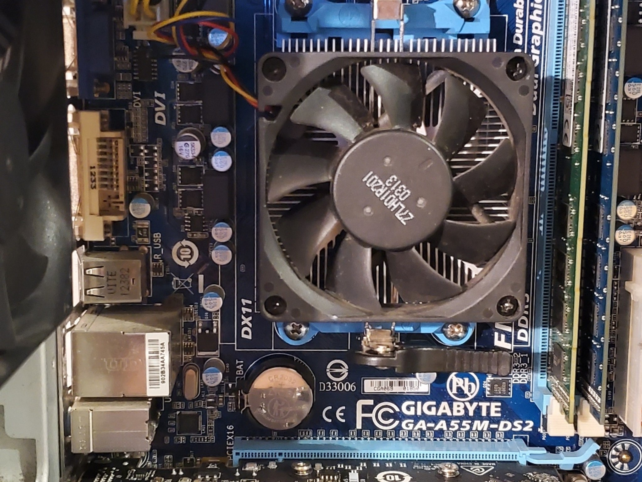 Retro Gaming PC - AMD Quad-Core / 8GB / Patriot SSD + 750GB / Win 7 Pro /
