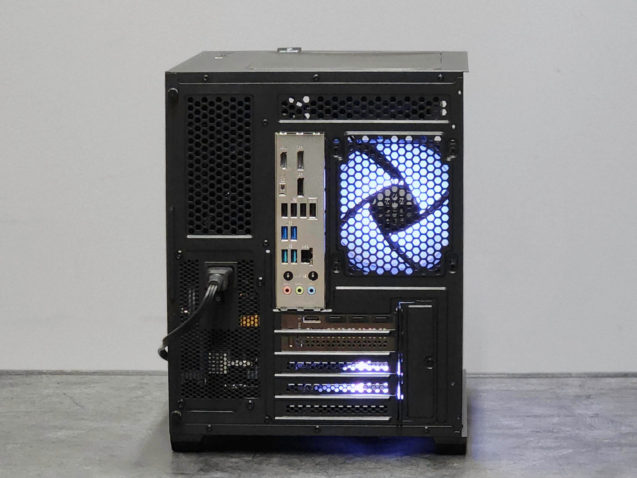 RTX 5070 | Custom 🎮 Gaming & 🎥 Streaming Liquid Cooled PC | Ryzen 7 7800X3D | 2TB SSD | 32GB DDR5