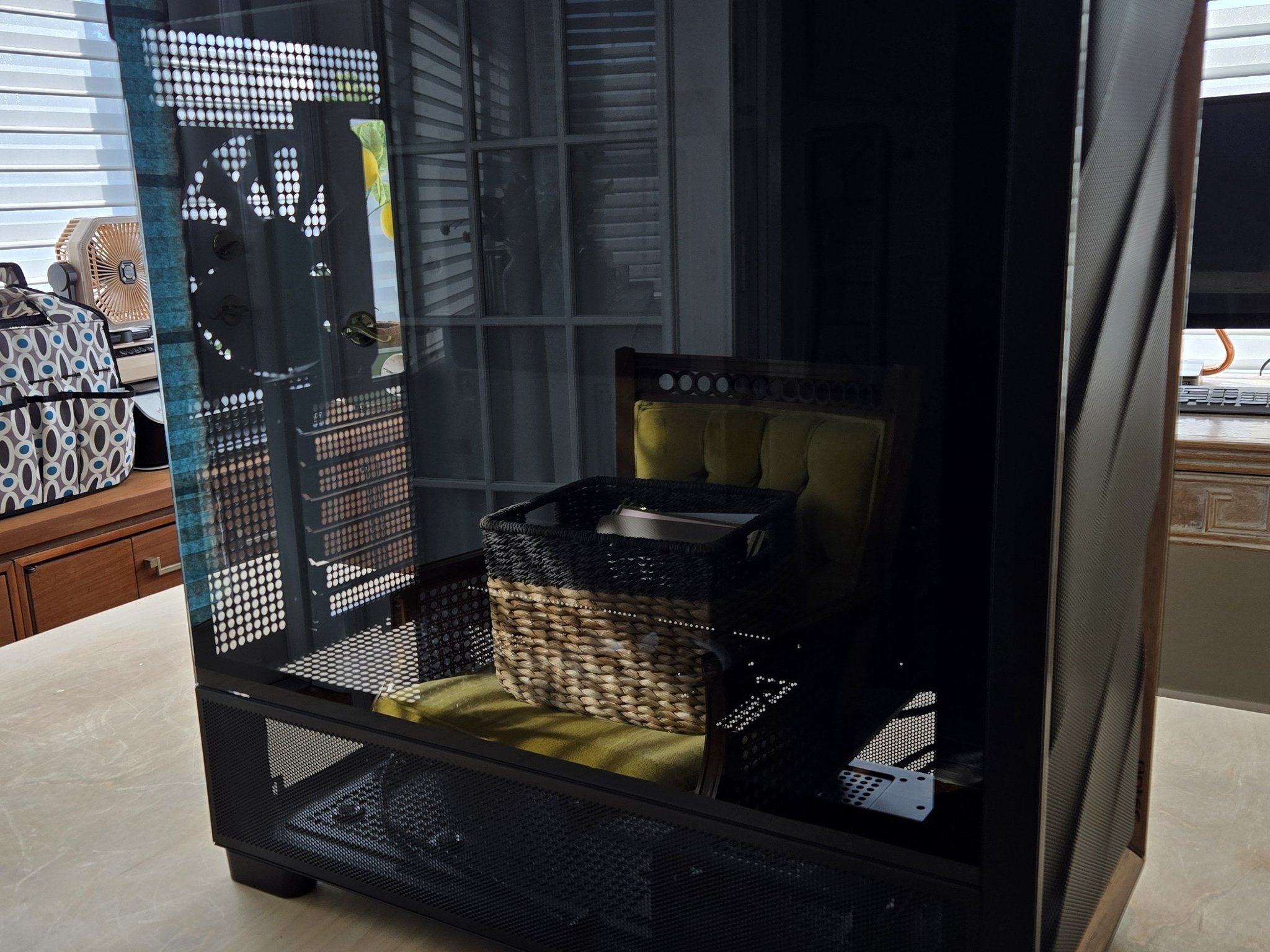 Antec Flux, Barely used, purchased in september 2025.  Black, like new condition. All Fans Included