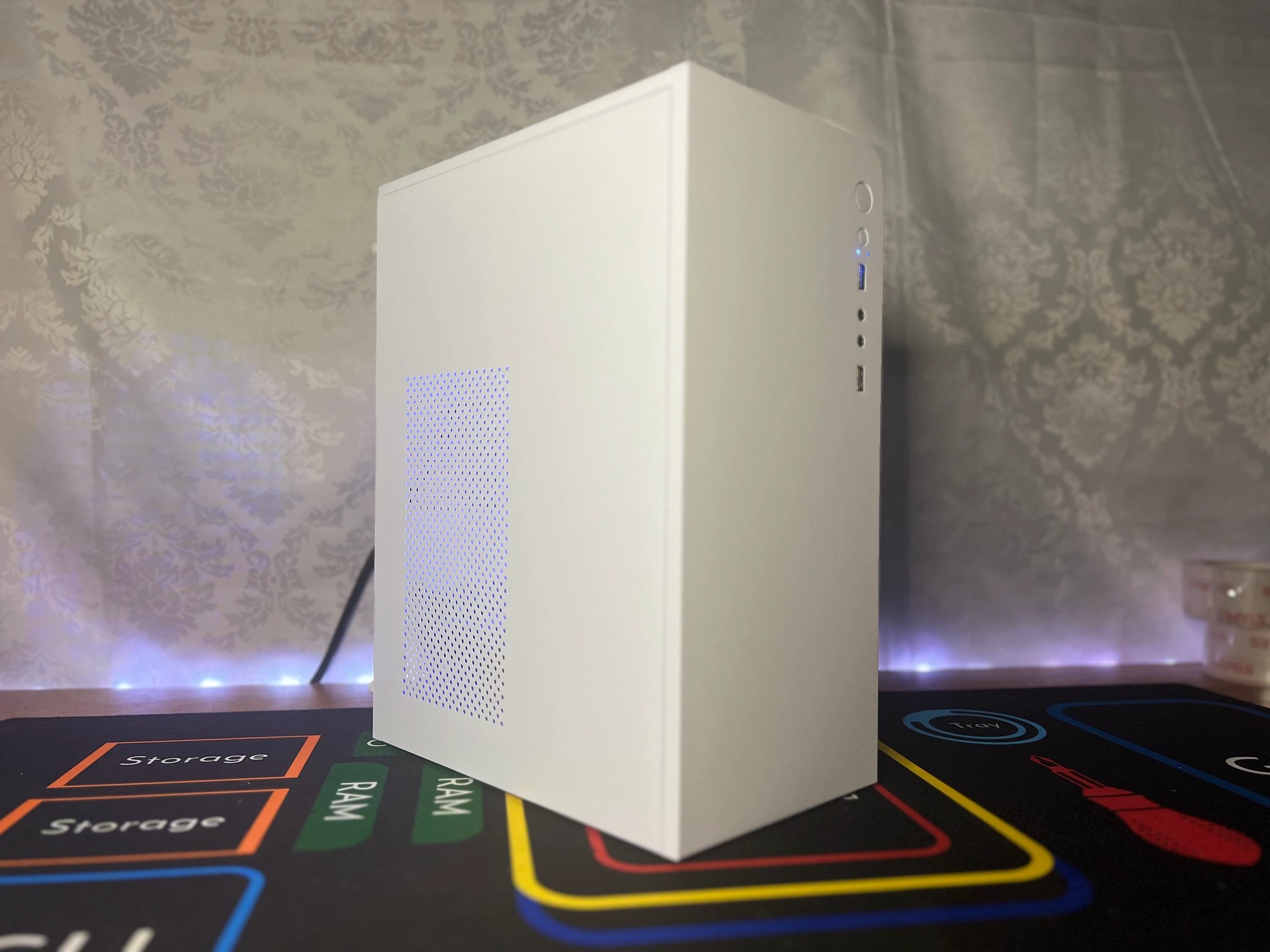 JR (White) -Entry-Level Gaming PC - 10 Core Intel CPU & RX 6600M