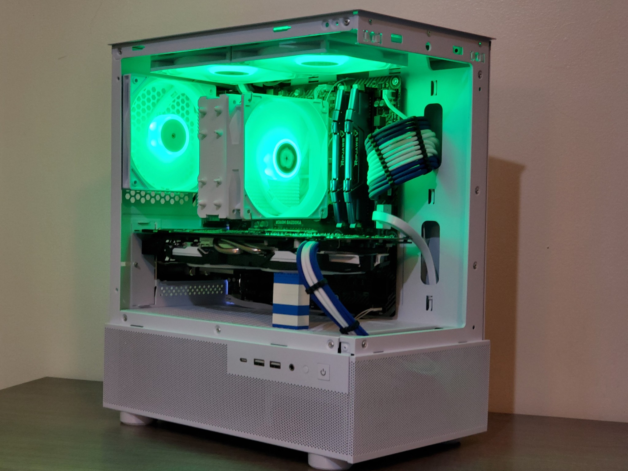 White + Blue Gaming PC | GTX 1070 | i5 8400 | 16GB | 512GB | ARGB | Wi-Fi + BT