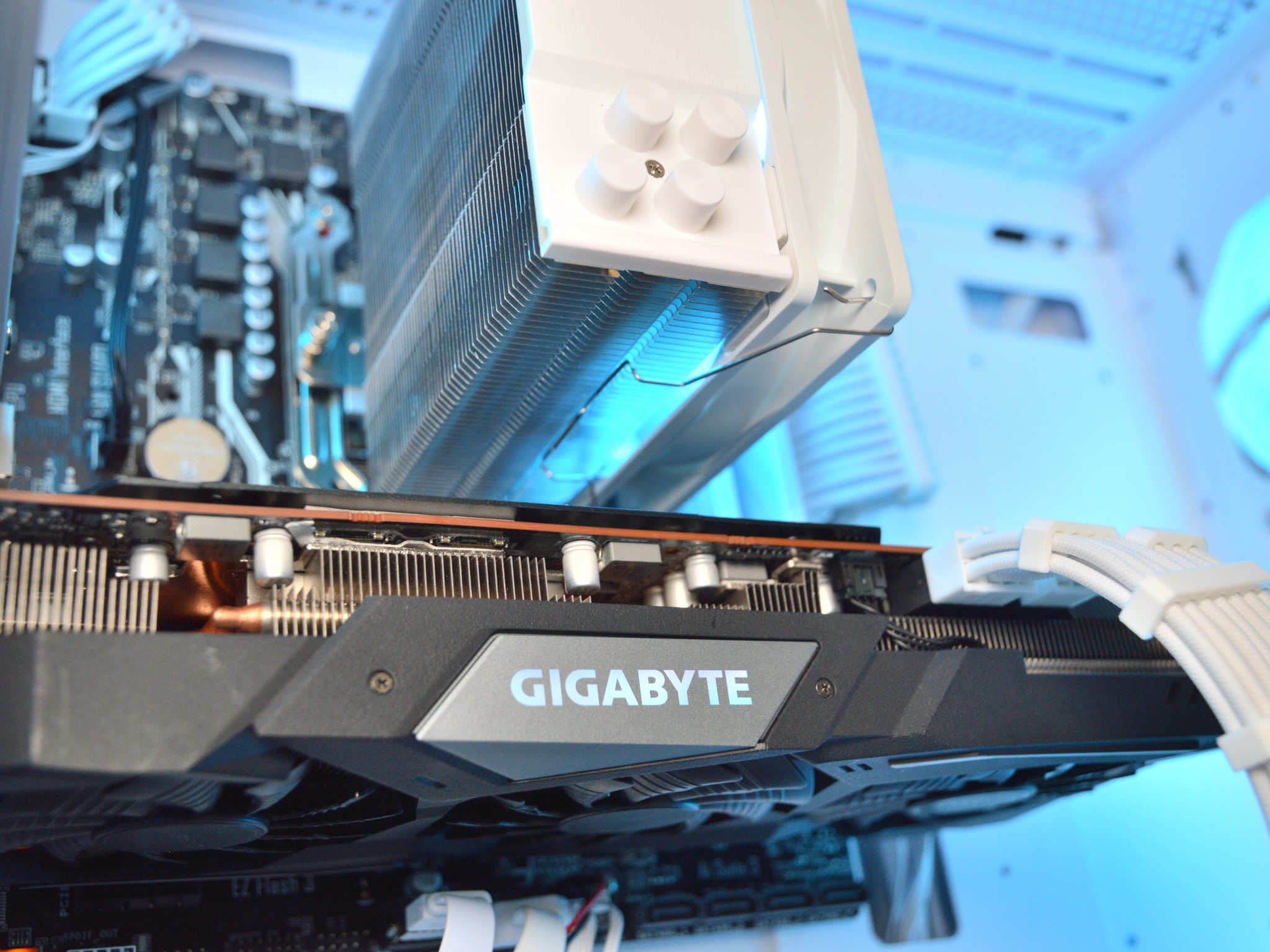 🧊🔨 | RX 5700XT 8GB | RYZEN 7 2700 | 16GB DDR4 RAM | 1TB NVME SSD | Ice Breaker |