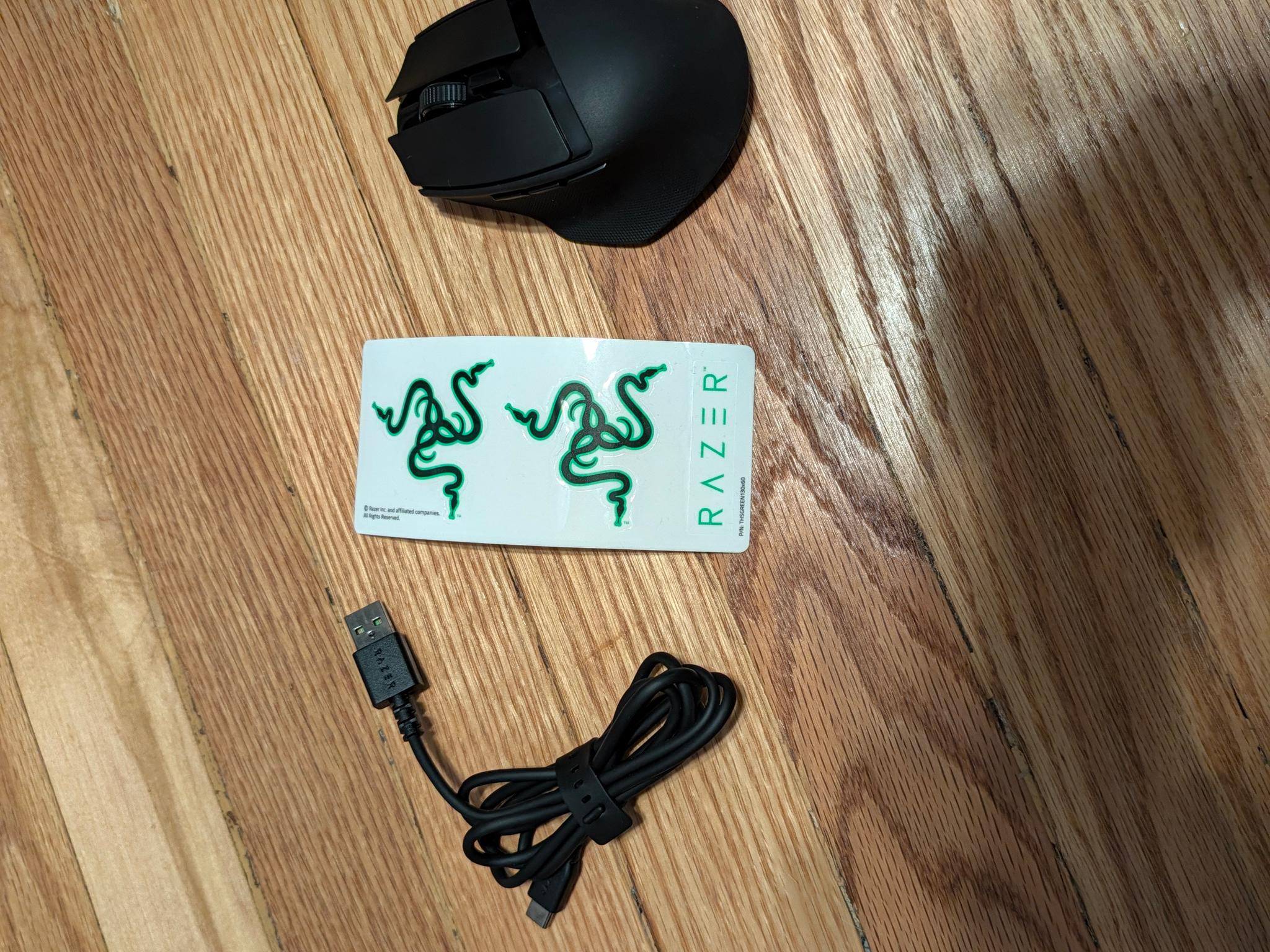 Razer Basilisk Mobile Portable Wireless Gaming Mouse – Excellent Condition with Extras