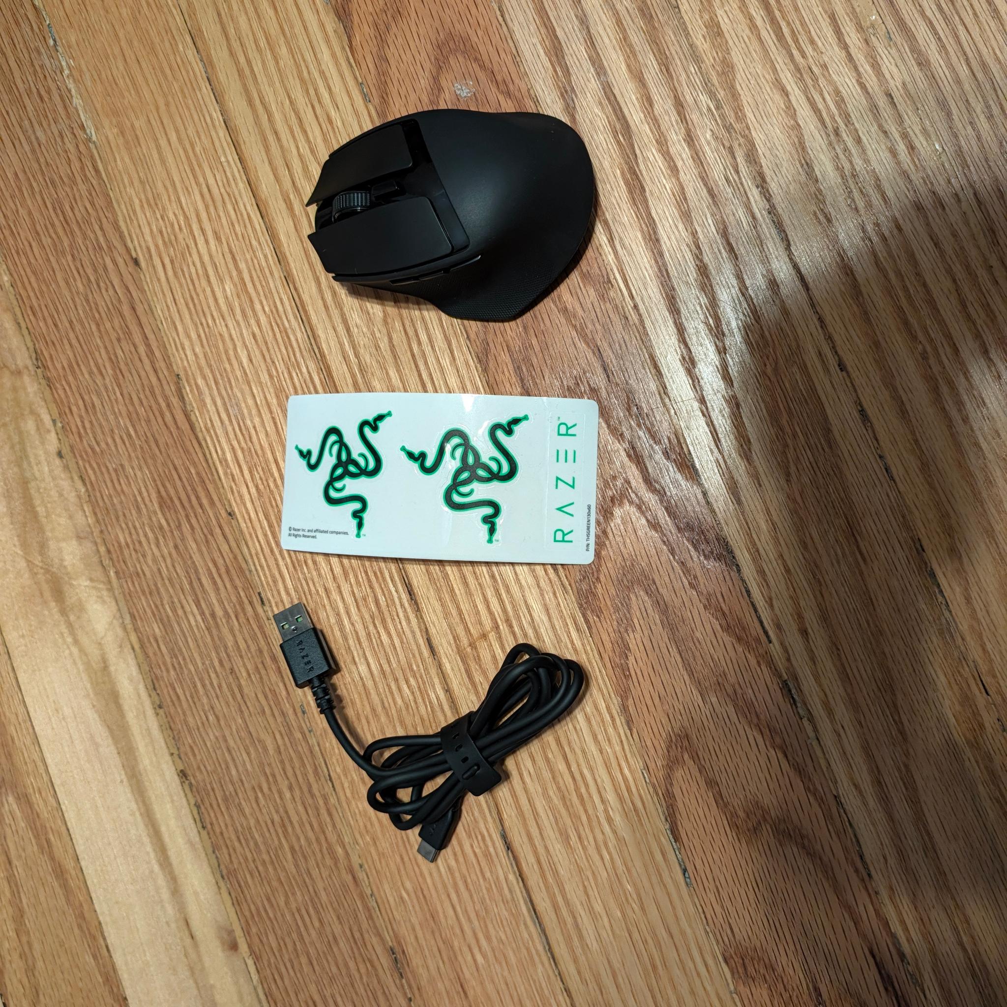 Razer Basilisk Mobile Portable Wireless Gaming Mouse – Excellent Condition with Extras