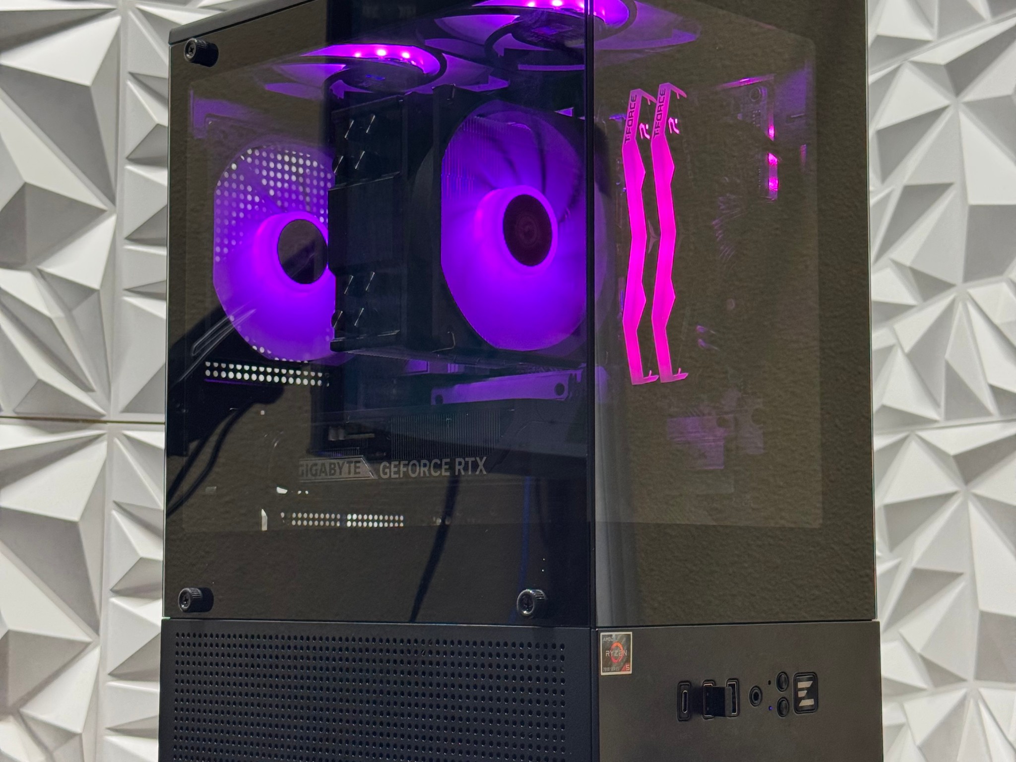 RTX 5060 / Ryzen 5 7600x / 16GB 6000MHz DDR5 / 500GB P310 Crucial ssd / windows 11 pro