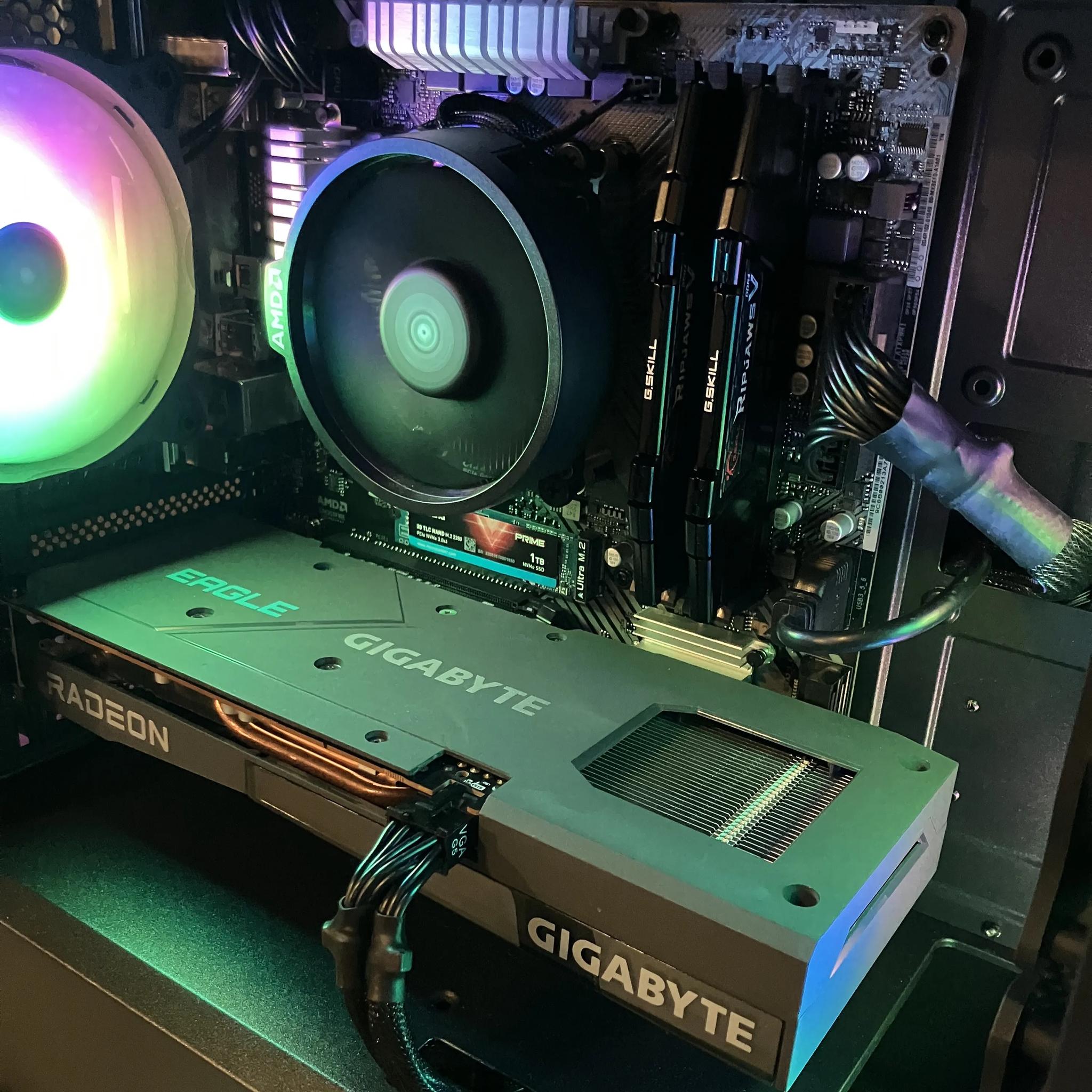 Ryzen 5 3600 and RX 6600xt Gaming PC